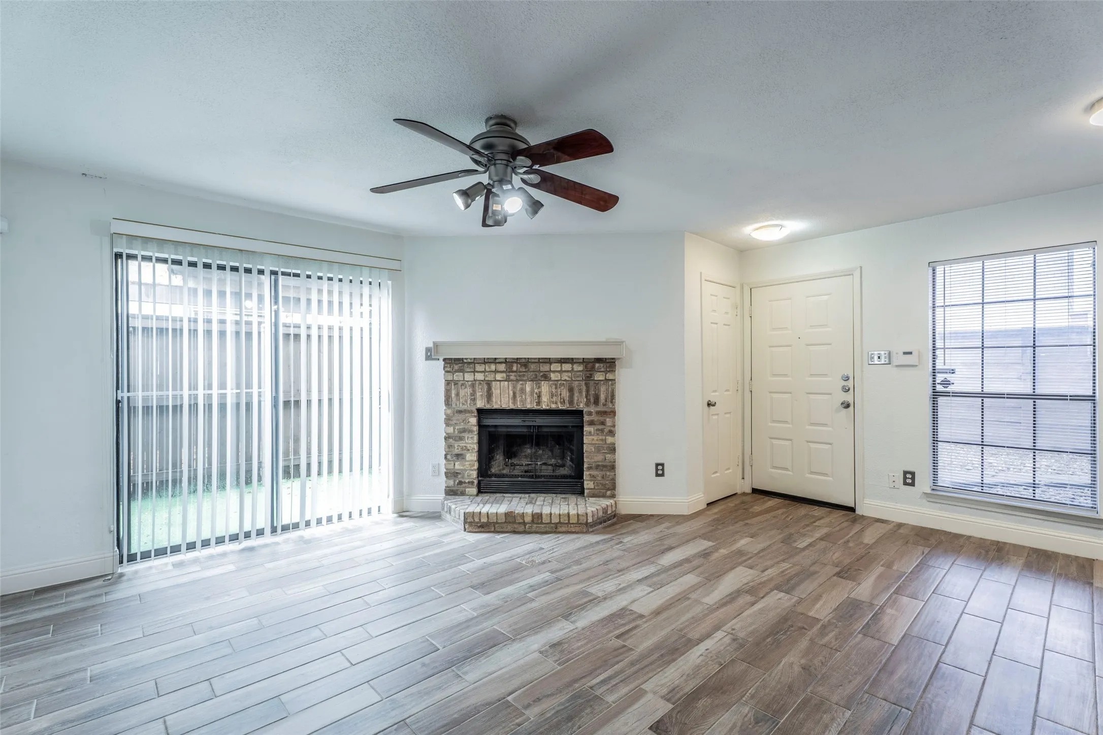 Condominium For Rent in Dallas County , 5757 E University Boulevard 27S, Dallas, Texas 75206, 2 Bedroom, 2 Bathroom, Garage spaces, 914 Sqft, built in 1983, mls#21373379, Real Estate Agent in Dallas, Homes For Rent in Dallas county, Homes For Rent in Dallas, Realtor in Dallas Texas, Real Estate Brokerage Independent Realty Texas, Luminita Cordes Realtor