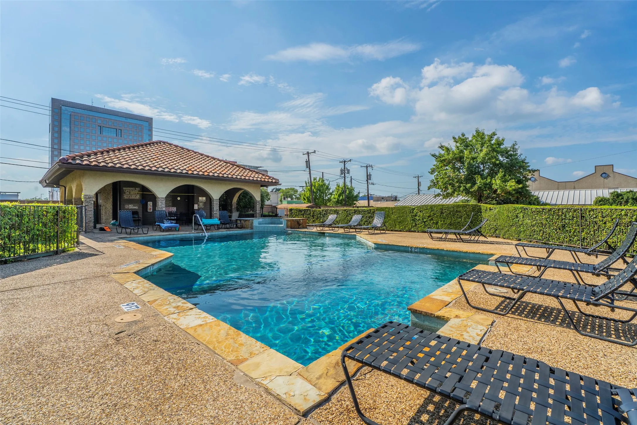 Condominium For Rent in Dallas County , 5757 E University Boulevard 27S, Dallas, Texas 75206, 2 Bedroom, 2 Bathroom, Garage spaces, 914 Sqft, built in 1983, mls#21373379, Real Estate Agent in Dallas, Homes For Rent in Dallas county, Homes For Rent in Dallas, Realtor in Dallas Texas, Real Estate Brokerage Independent Realty Texas, Luminita Cordes Realtor