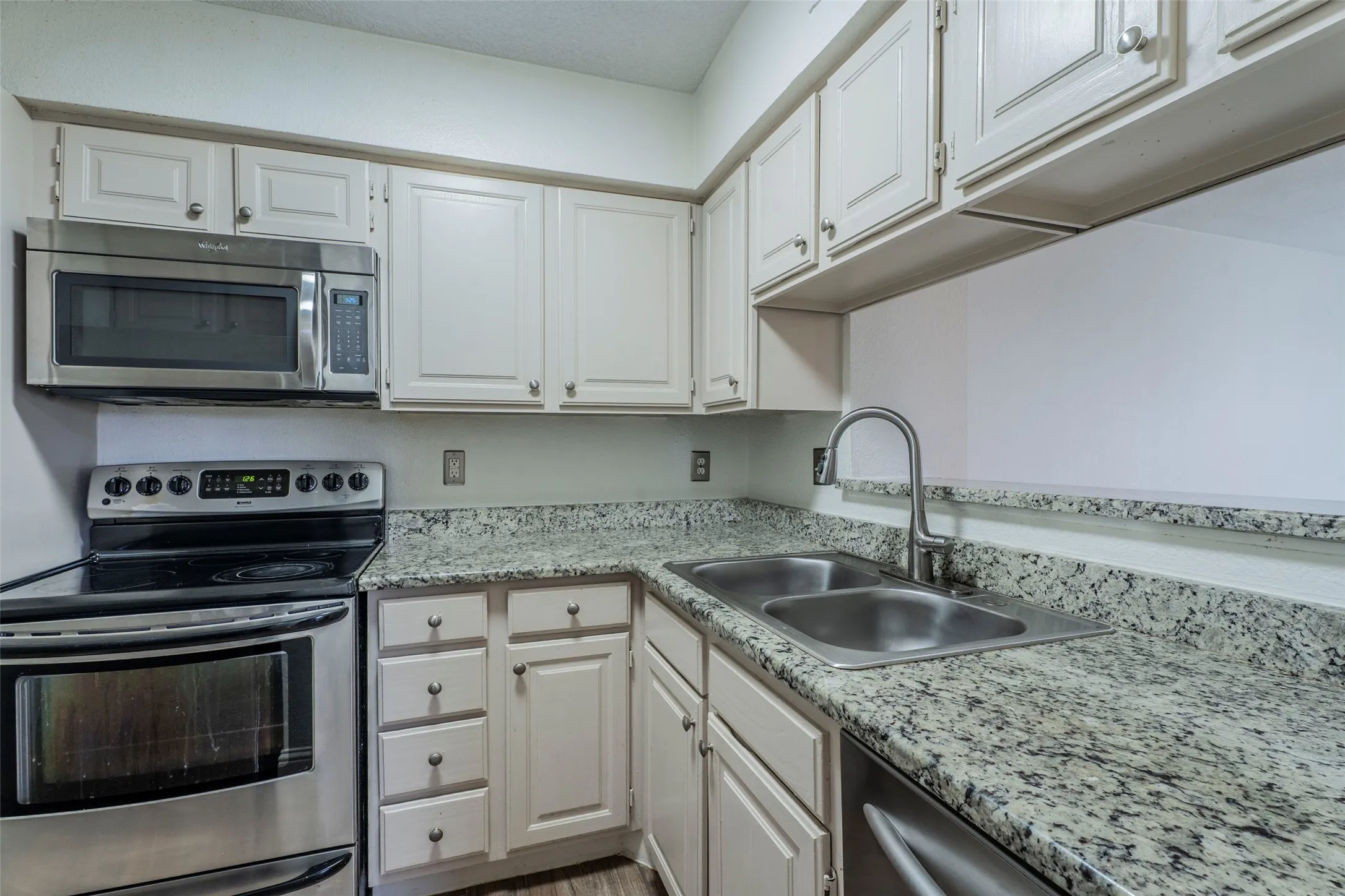 Condominium For Rent in Dallas County , 5757 E University Boulevard 27S, Dallas, Texas 75206, 2 Bedroom, 2 Bathroom, Garage spaces, 914 Sqft, built in 1983, mls#21373379, Real Estate Agent in Dallas, Homes For Rent in Dallas county, Homes For Rent in Dallas, Realtor in Dallas Texas, Real Estate Brokerage Independent Realty Texas, Luminita Cordes Realtor