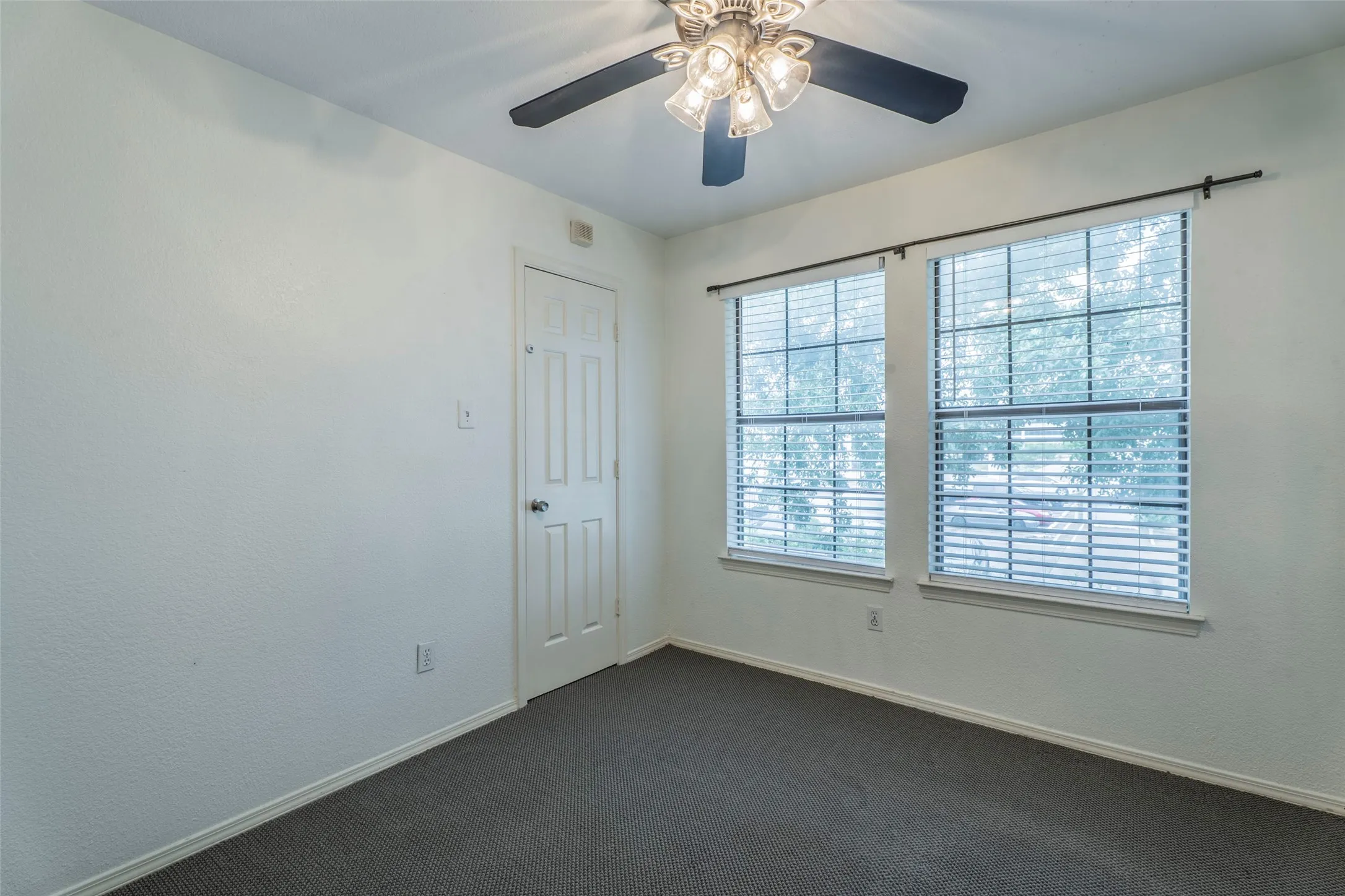 Condominium For Rent in Dallas County , 5757 E University Boulevard 27S, Dallas, Texas 75206, 2 Bedroom, 2 Bathroom, Garage spaces, 914 Sqft, built in 1983, mls#21373379, Real Estate Agent in Dallas, Homes For Rent in Dallas county, Homes For Rent in Dallas, Realtor in Dallas Texas, Real Estate Brokerage Independent Realty Texas, Luminita Cordes Realtor