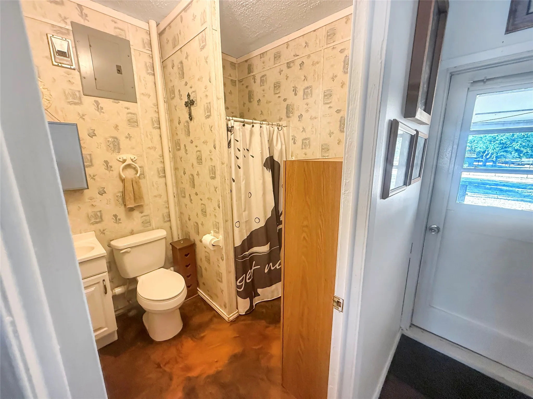 Farm For Sale in Eastland County , 9173 Highway 6, Cisco, Texas 76437, 5 Bedroom, 3 Bathroom, Garage spaces, 2,838 Sqft, built in 1970, mls#21375804, Real Estate Agent in Cisco, Homes For Sale in Eastland county, Homes For Sale in Cisco, Realtor in Cisco Texas, Real Estate Brokerage Independent Realty Texas, Luminita Cordes Realtor