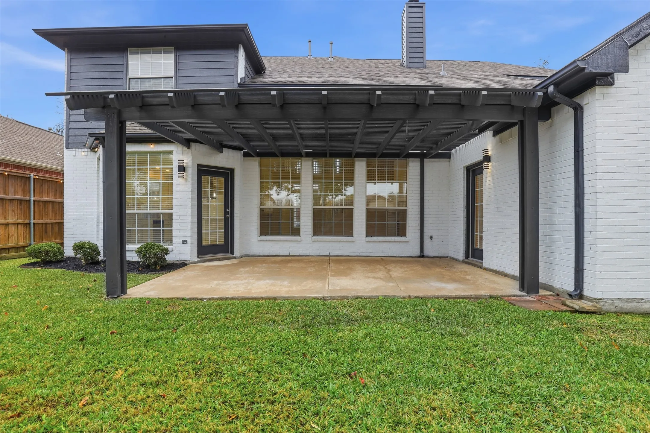 Huge covered patio perfect for entertaining