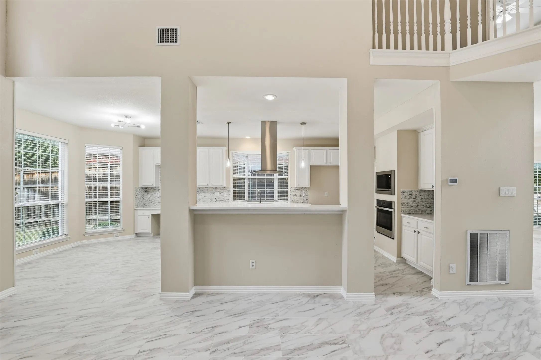 Single Family Residence For Rent in Tarrant County , 1956 N Port Court, Grapevine, Texas 76051, 5 Bedroom, 4 Bathroom, 2 Garage spaces, 3,004 Sqft, built in 1996, mls#21375666, Real Estate Agent in Grapevine, Homes For Rent in Tarrant county, Homes For Rent in Grapevine, Realtor in Grapevine Texas, Real Estate Brokerage Independent Realty Texas, Luminita Cordes Realtor