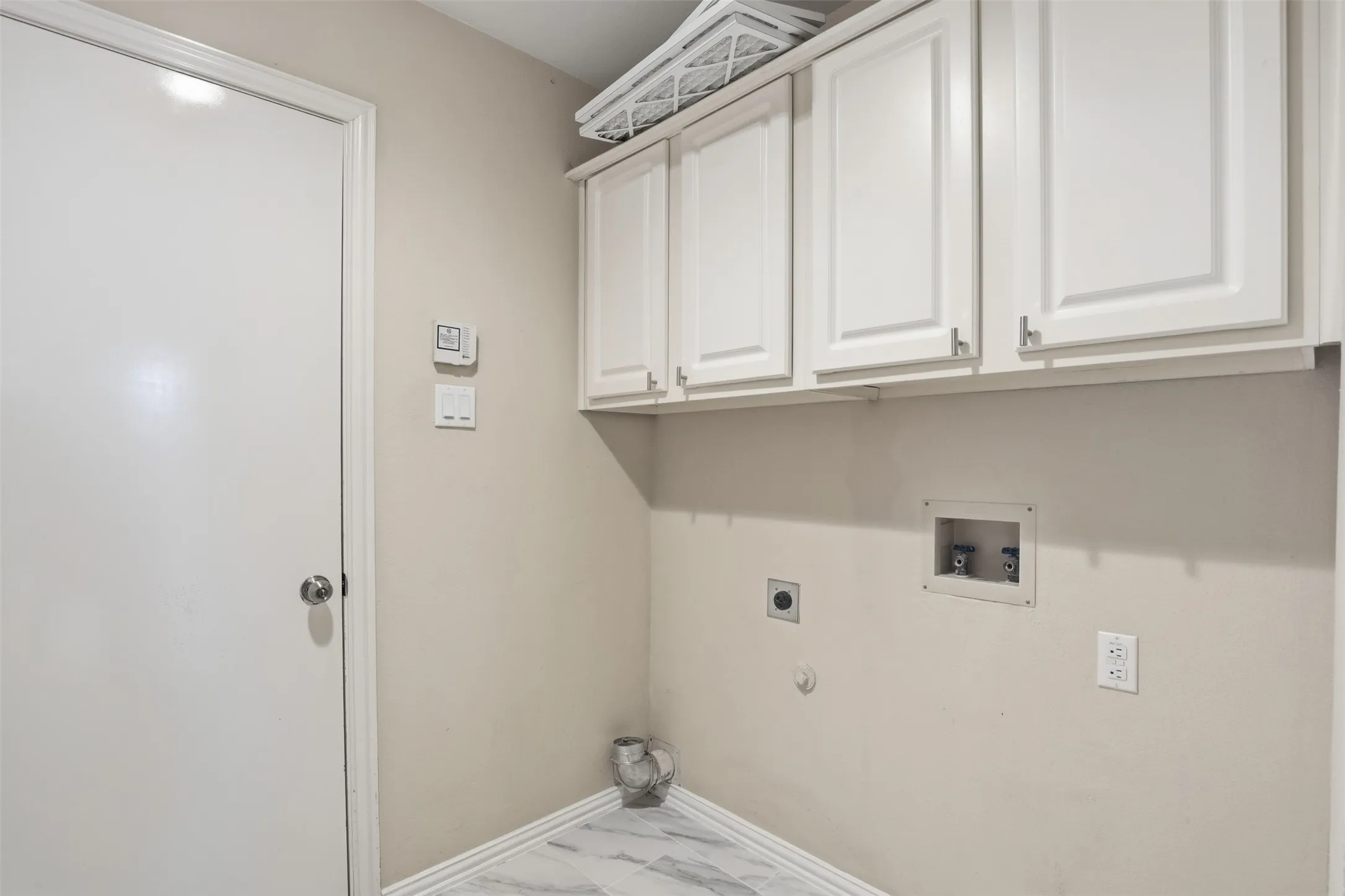 Full size laundry right off the garage