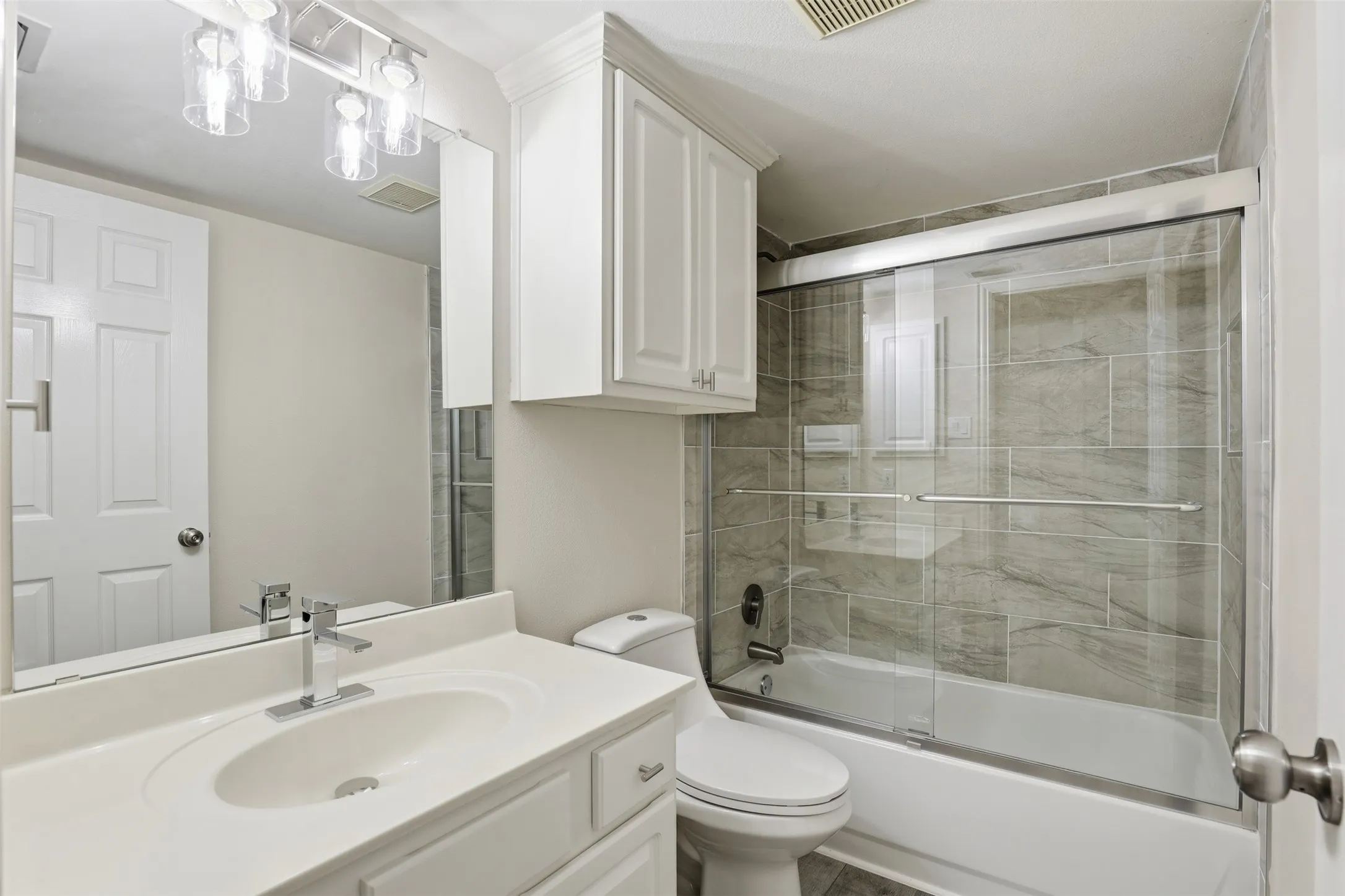 Full Bathroom upstairs