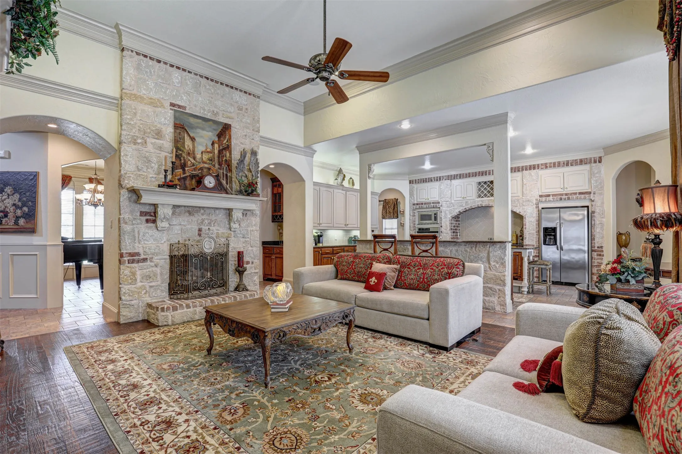 Single Family Residence For Sale in Tarrant County , 2141 Farrington Lane, Hurst, Texas 76054, 5 Bedroom, 4 Bathroom, 3 Garage spaces, 3,654 Sqft, built in 2004, mls#21363774, Real Estate Agent in Hurst, Homes For Sale in Tarrant county, Homes For Sale in Hurst, Realtor in Hurst Texas, Real Estate Brokerage Independent Realty Texas, Luminita Cordes Realtor