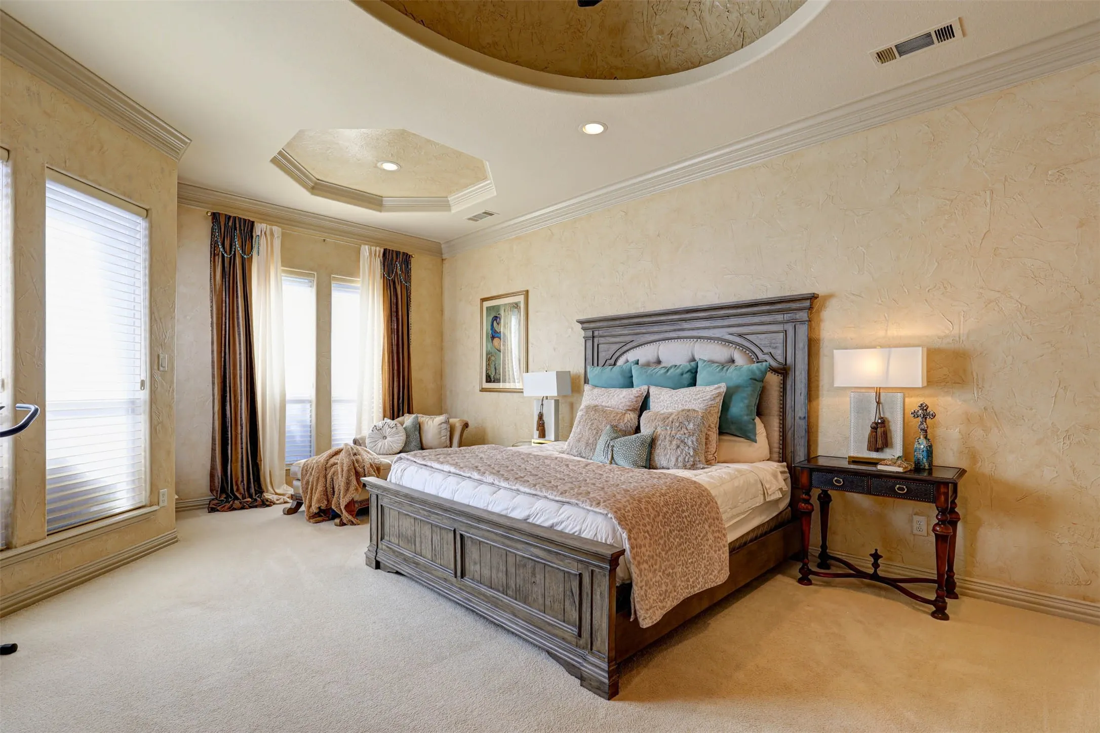 Single Family Residence For Sale in Tarrant County , 2141 Farrington Lane, Hurst, Texas 76054, 5 Bedroom, 4 Bathroom, 3 Garage spaces, 3,654 Sqft, built in 2004, mls#21363774, Real Estate Agent in Hurst, Homes For Sale in Tarrant county, Homes For Sale in Hurst, Realtor in Hurst Texas, Real Estate Brokerage Independent Realty Texas, Luminita Cordes Realtor