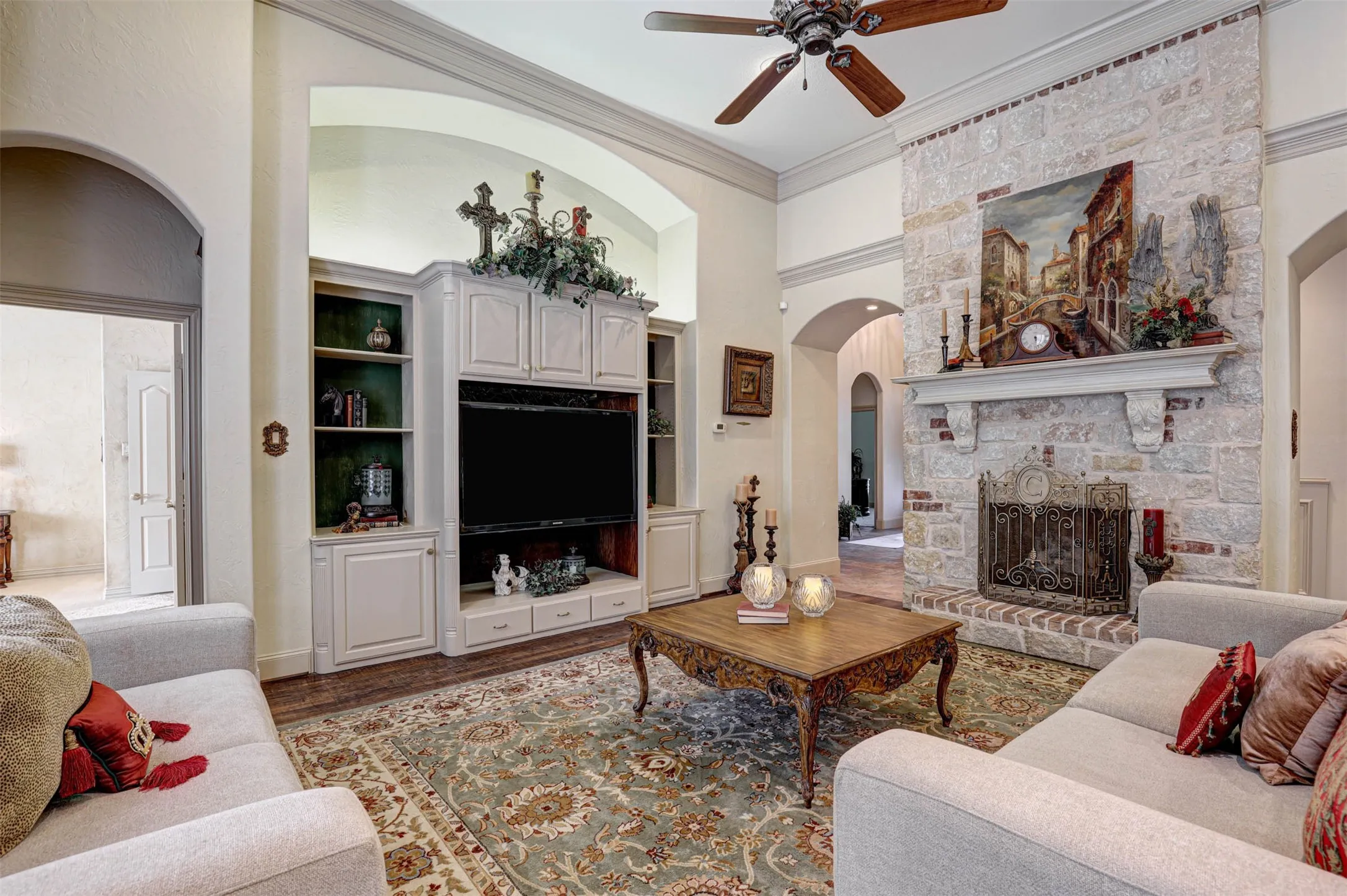 Single Family Residence For Sale in Tarrant County , 2141 Farrington Lane, Hurst, Texas 76054, 5 Bedroom, 4 Bathroom, 3 Garage spaces, 3,654 Sqft, built in 2004, mls#21363774, Real Estate Agent in Hurst, Homes For Sale in Tarrant county, Homes For Sale in Hurst, Realtor in Hurst Texas, Real Estate Brokerage Independent Realty Texas, Luminita Cordes Realtor