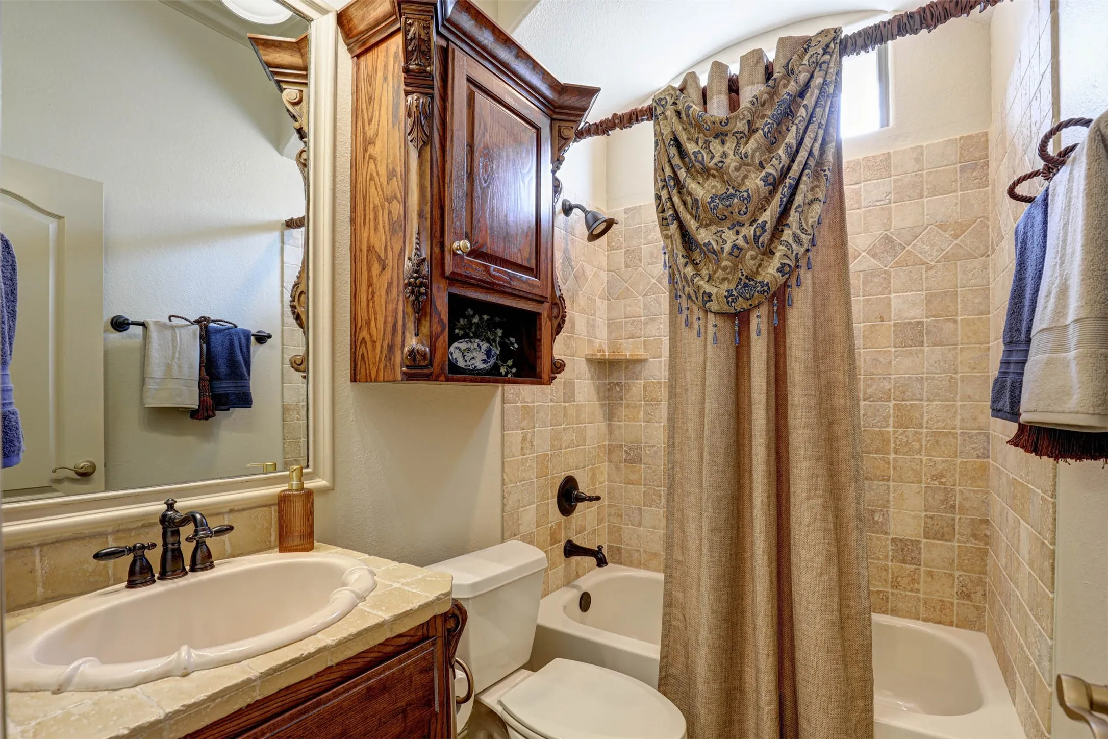 Single Family Residence For Sale in Tarrant County , 2141 Farrington Lane, Hurst, Texas 76054, 5 Bedroom, 4 Bathroom, 3 Garage spaces, 3,654 Sqft, built in 2004, mls#21363774, Real Estate Agent in Hurst, Homes For Sale in Tarrant county, Homes For Sale in Hurst, Realtor in Hurst Texas, Real Estate Brokerage Independent Realty Texas, Luminita Cordes Realtor