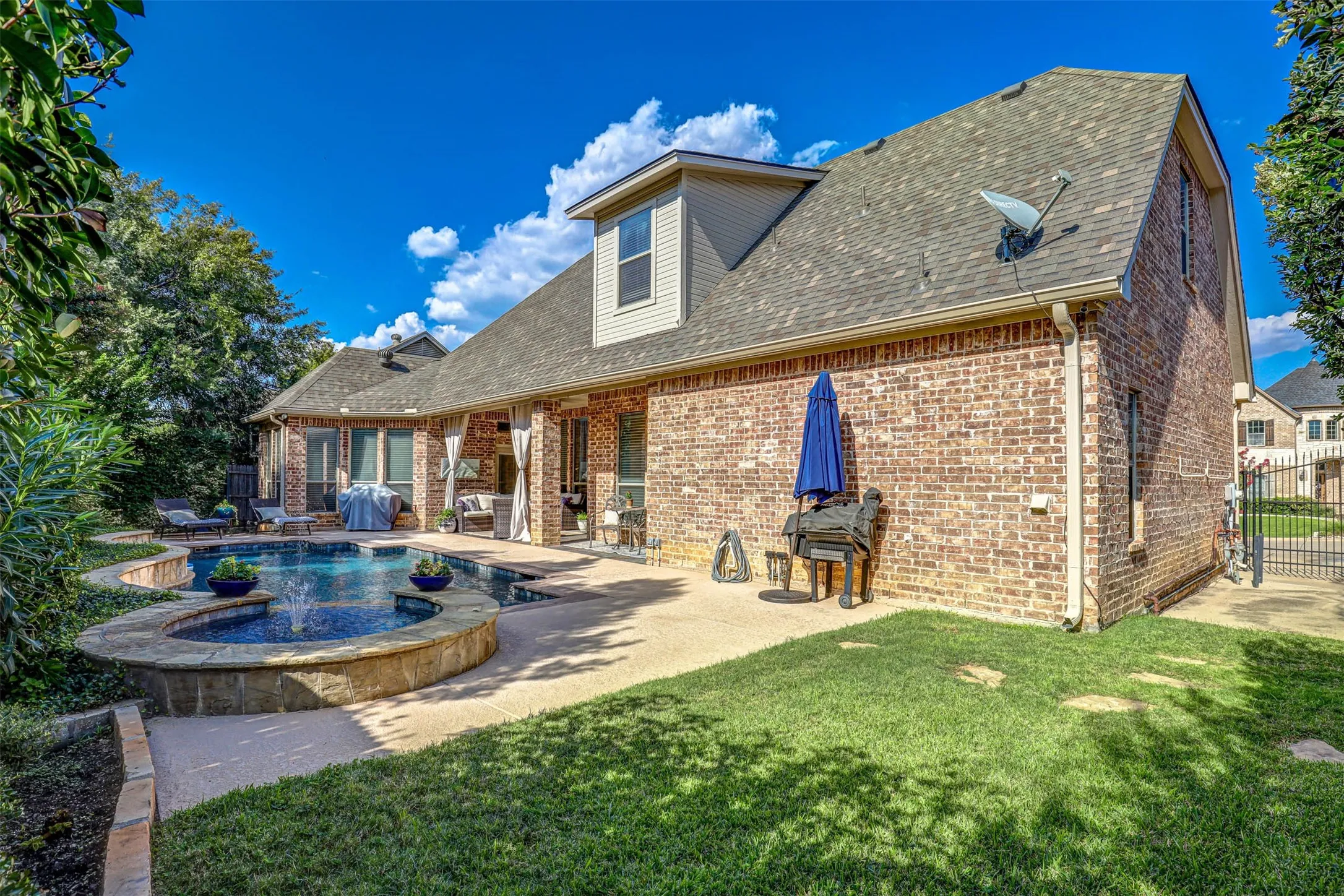 Single Family Residence For Sale in Tarrant County , 2141 Farrington Lane, Hurst, Texas 76054, 5 Bedroom, 4 Bathroom, 3 Garage spaces, 3,654 Sqft, built in 2004, mls#21363774, Real Estate Agent in Hurst, Homes For Sale in Tarrant county, Homes For Sale in Hurst, Realtor in Hurst Texas, Real Estate Brokerage Independent Realty Texas, Luminita Cordes Realtor