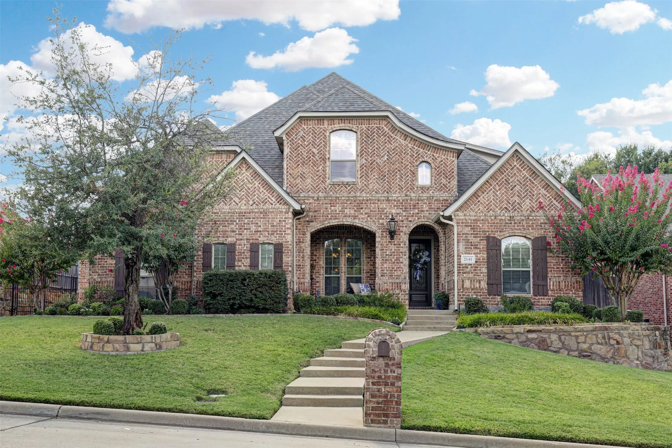 Single Family Residence For Sale in Tarrant County , 2141 Farrington Lane, Hurst, Texas 76054, 5 Bedroom, 4 Bathroom, 3 Garage spaces, 3,654 Sqft, built in 2004, mls#21363774, Real Estate Agent in Hurst, Homes For Sale in Tarrant county, Homes For Sale in Hurst, Realtor in Hurst Texas, Real Estate Brokerage Independent Realty Texas, Luminita Cordes Realtor