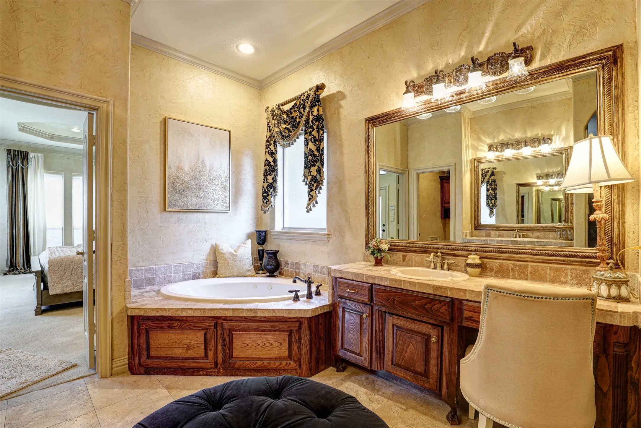 Single Family Residence For Sale in Tarrant County , 2141 Farrington Lane, Hurst, Texas 76054, 5 Bedroom, 4 Bathroom, 3 Garage spaces, 3,654 Sqft, built in 2004, mls#21363774, Real Estate Agent in Hurst, Homes For Sale in Tarrant county, Homes For Sale in Hurst, Realtor in Hurst Texas, Real Estate Brokerage Independent Realty Texas, Luminita Cordes Realtor