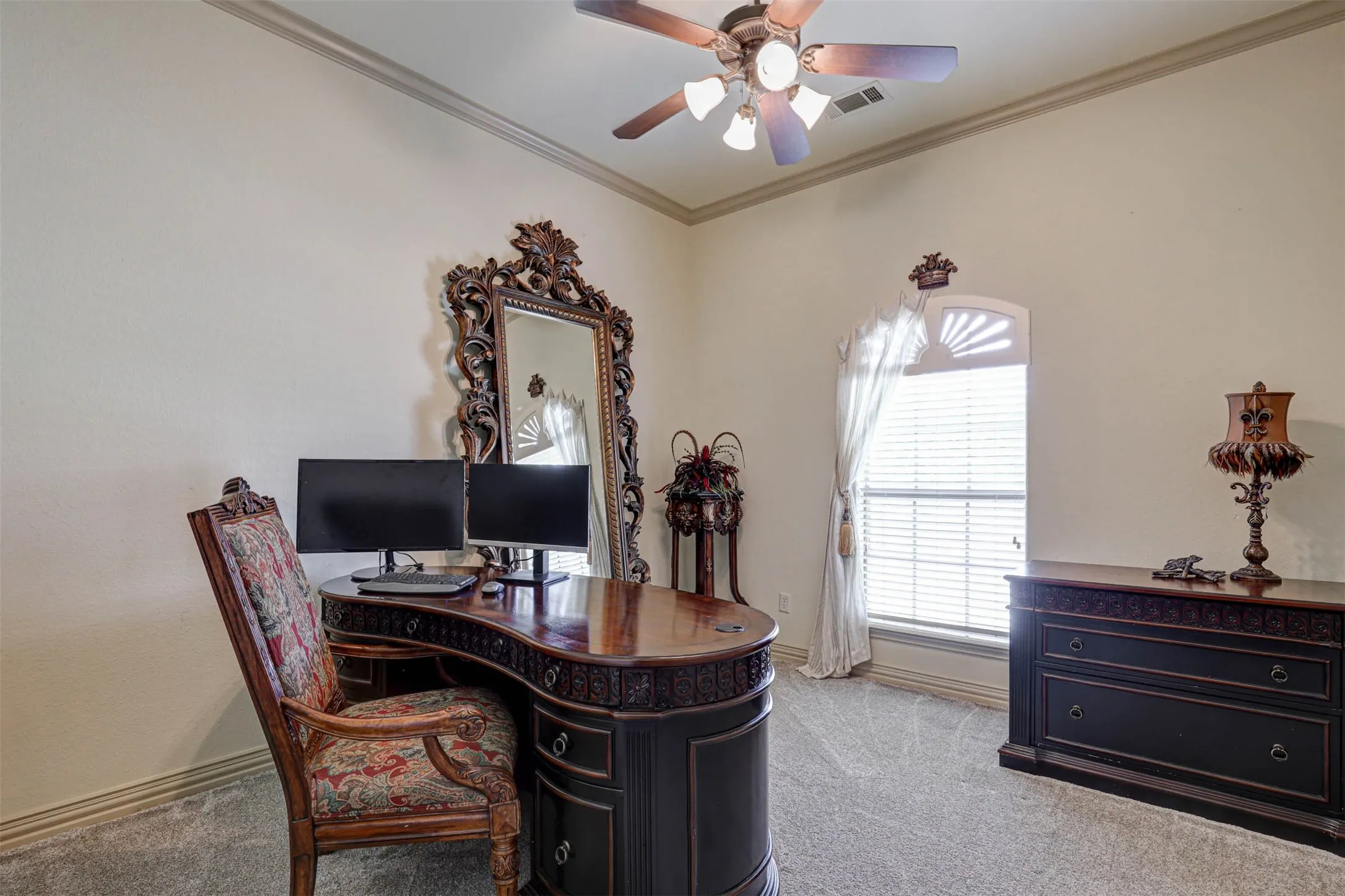 Single Family Residence For Sale in Tarrant County , 2141 Farrington Lane, Hurst, Texas 76054, 5 Bedroom, 4 Bathroom, 3 Garage spaces, 3,654 Sqft, built in 2004, mls#21363774, Real Estate Agent in Hurst, Homes For Sale in Tarrant county, Homes For Sale in Hurst, Realtor in Hurst Texas, Real Estate Brokerage Independent Realty Texas, Luminita Cordes Realtor