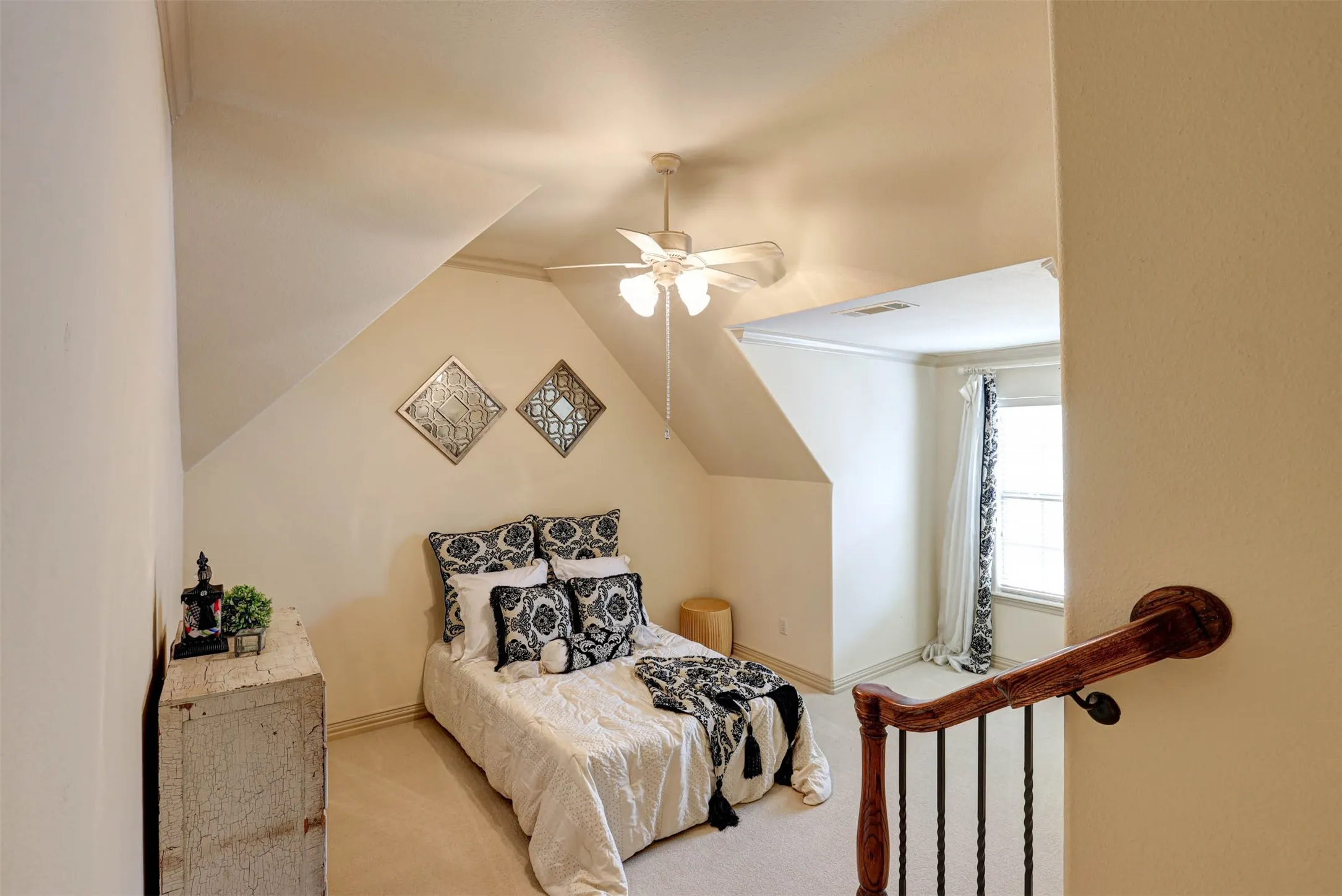 Single Family Residence For Sale in Tarrant County , 2141 Farrington Lane, Hurst, Texas 76054, 5 Bedroom, 4 Bathroom, 3 Garage spaces, 3,654 Sqft, built in 2004, mls#21363774, Real Estate Agent in Hurst, Homes For Sale in Tarrant county, Homes For Sale in Hurst, Realtor in Hurst Texas, Real Estate Brokerage Independent Realty Texas, Luminita Cordes Realtor