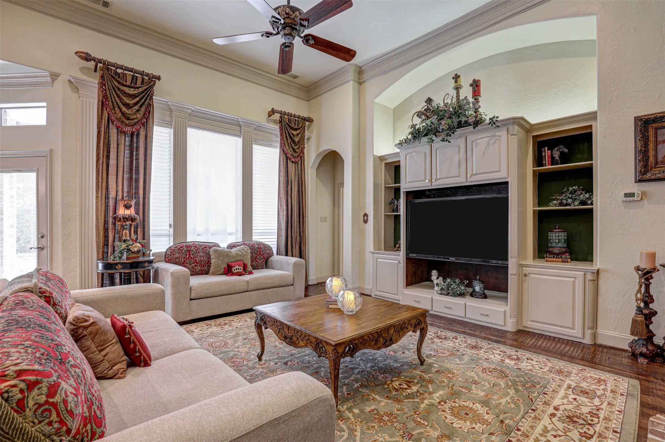 Single Family Residence For Sale in Tarrant County , 2141 Farrington Lane, Hurst, Texas 76054, 5 Bedroom, 4 Bathroom, 3 Garage spaces, 3,654 Sqft, built in 2004, mls#21363774, Real Estate Agent in Hurst, Homes For Sale in Tarrant county, Homes For Sale in Hurst, Realtor in Hurst Texas, Real Estate Brokerage Independent Realty Texas, Luminita Cordes Realtor