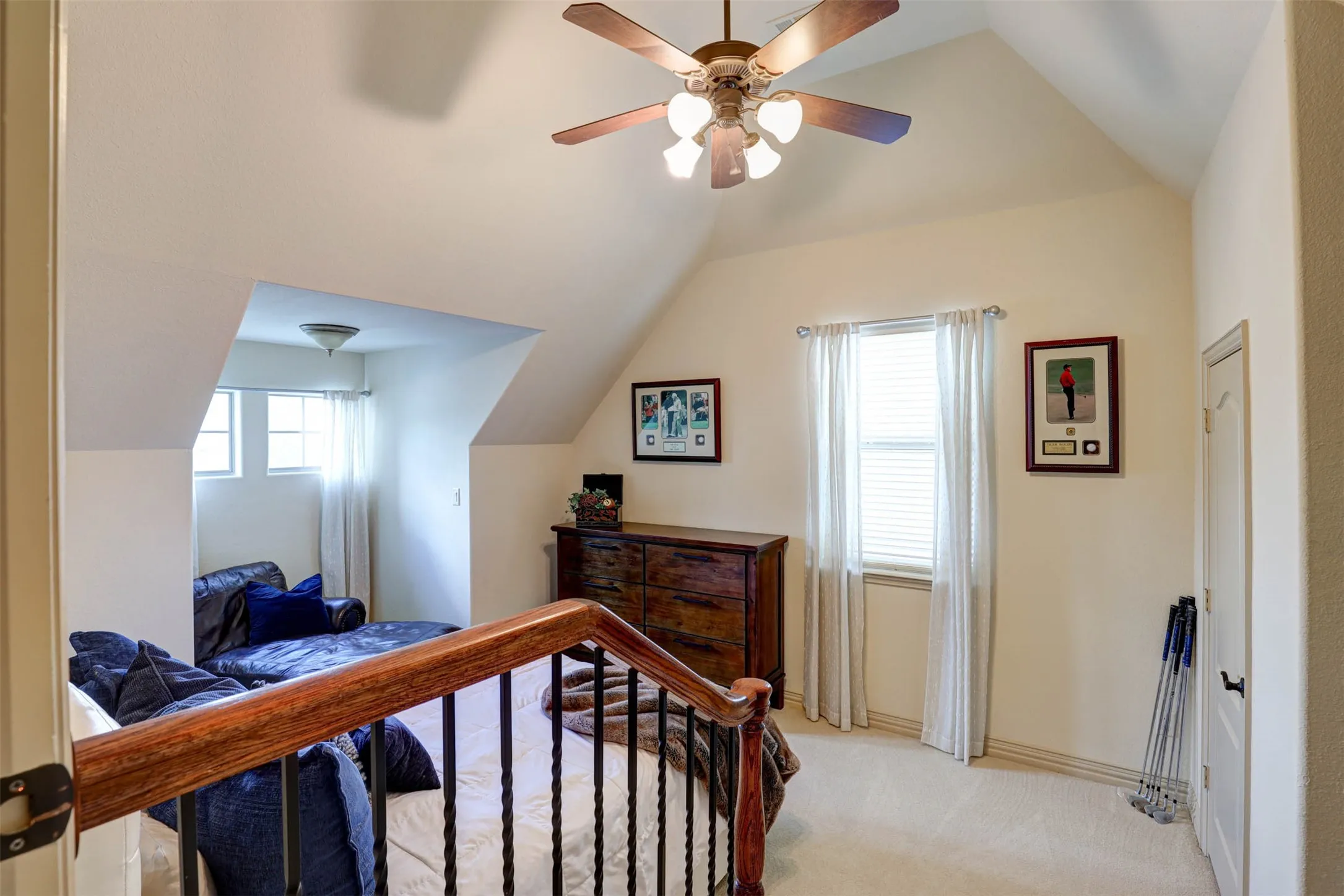 Single Family Residence For Sale in Tarrant County , 2141 Farrington Lane, Hurst, Texas 76054, 5 Bedroom, 4 Bathroom, 3 Garage spaces, 3,654 Sqft, built in 2004, mls#21363774, Real Estate Agent in Hurst, Homes For Sale in Tarrant county, Homes For Sale in Hurst, Realtor in Hurst Texas, Real Estate Brokerage Independent Realty Texas, Luminita Cordes Realtor
