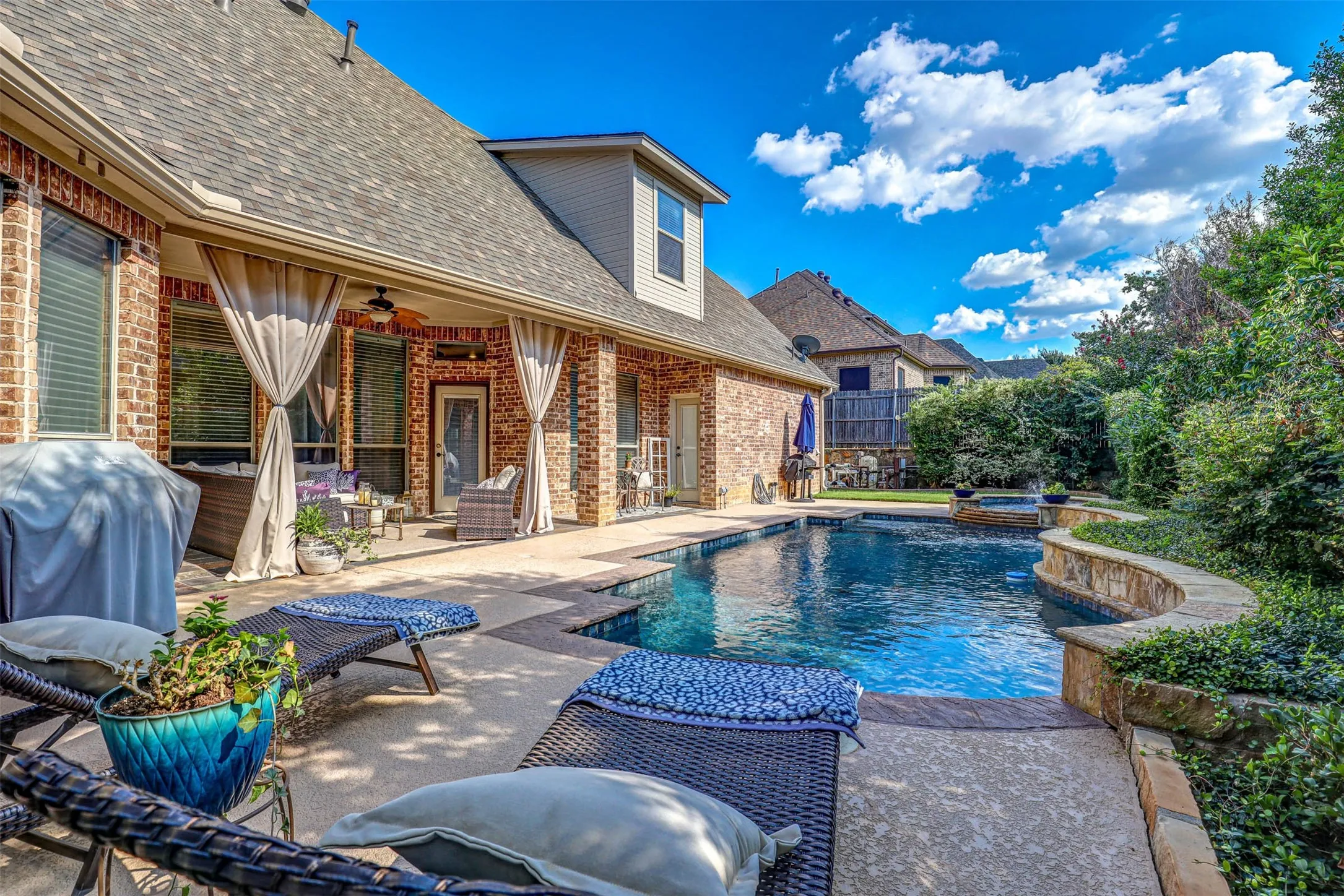 Single Family Residence For Sale in Tarrant County , 2141 Farrington Lane, Hurst, Texas 76054, 5 Bedroom, 4 Bathroom, 3 Garage spaces, 3,654 Sqft, built in 2004, mls#21363774, Real Estate Agent in Hurst, Homes For Sale in Tarrant county, Homes For Sale in Hurst, Realtor in Hurst Texas, Real Estate Brokerage Independent Realty Texas, Luminita Cordes Realtor