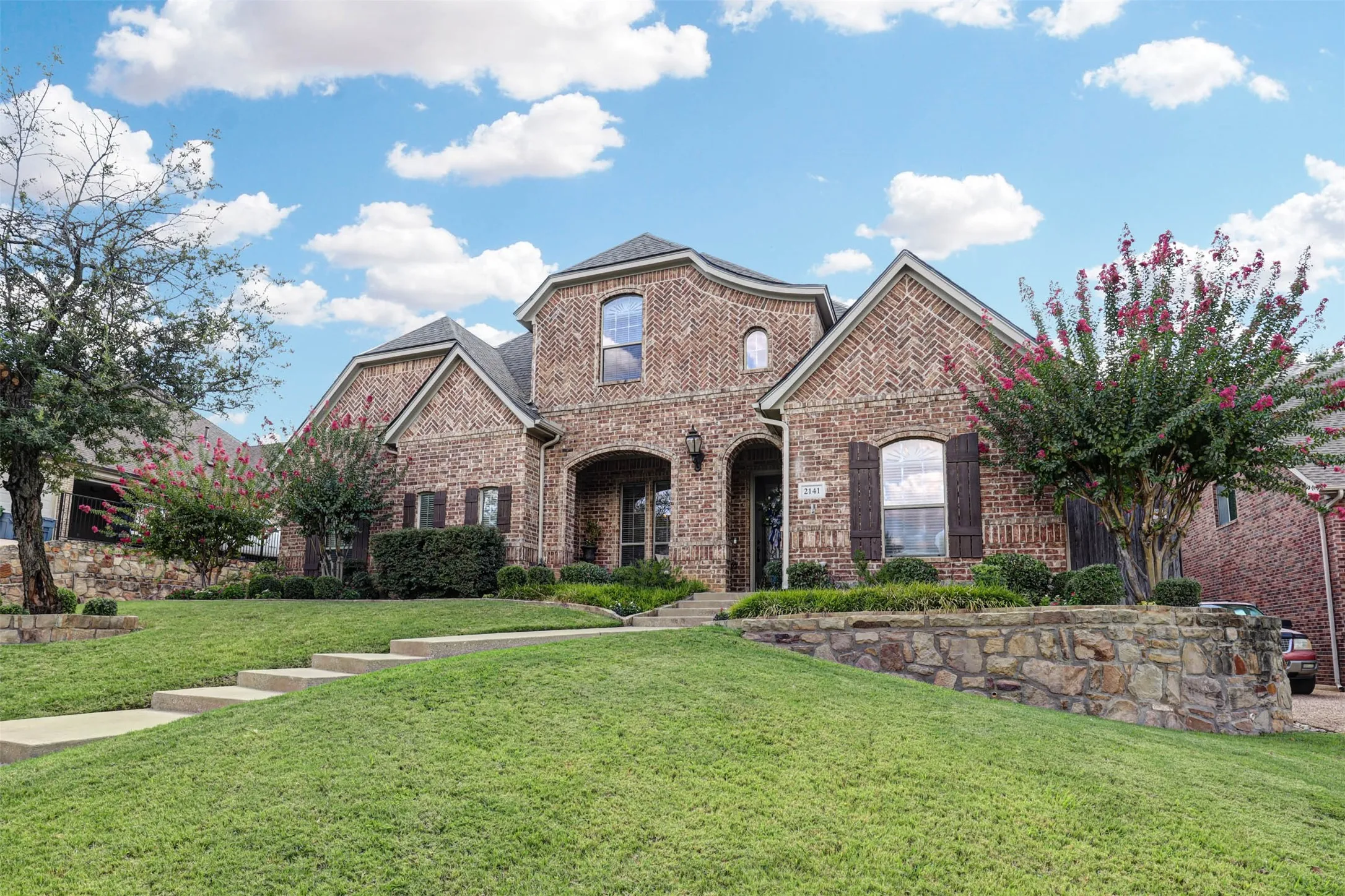 Single Family Residence For Sale in Tarrant County , 2141 Farrington Lane, Hurst, Texas 76054, 5 Bedroom, 4 Bathroom, 3 Garage spaces, 3,654 Sqft, built in 2004, mls#21363774, Real Estate Agent in Hurst, Homes For Sale in Tarrant county, Homes For Sale in Hurst, Realtor in Hurst Texas, Real Estate Brokerage Independent Realty Texas, Luminita Cordes Realtor