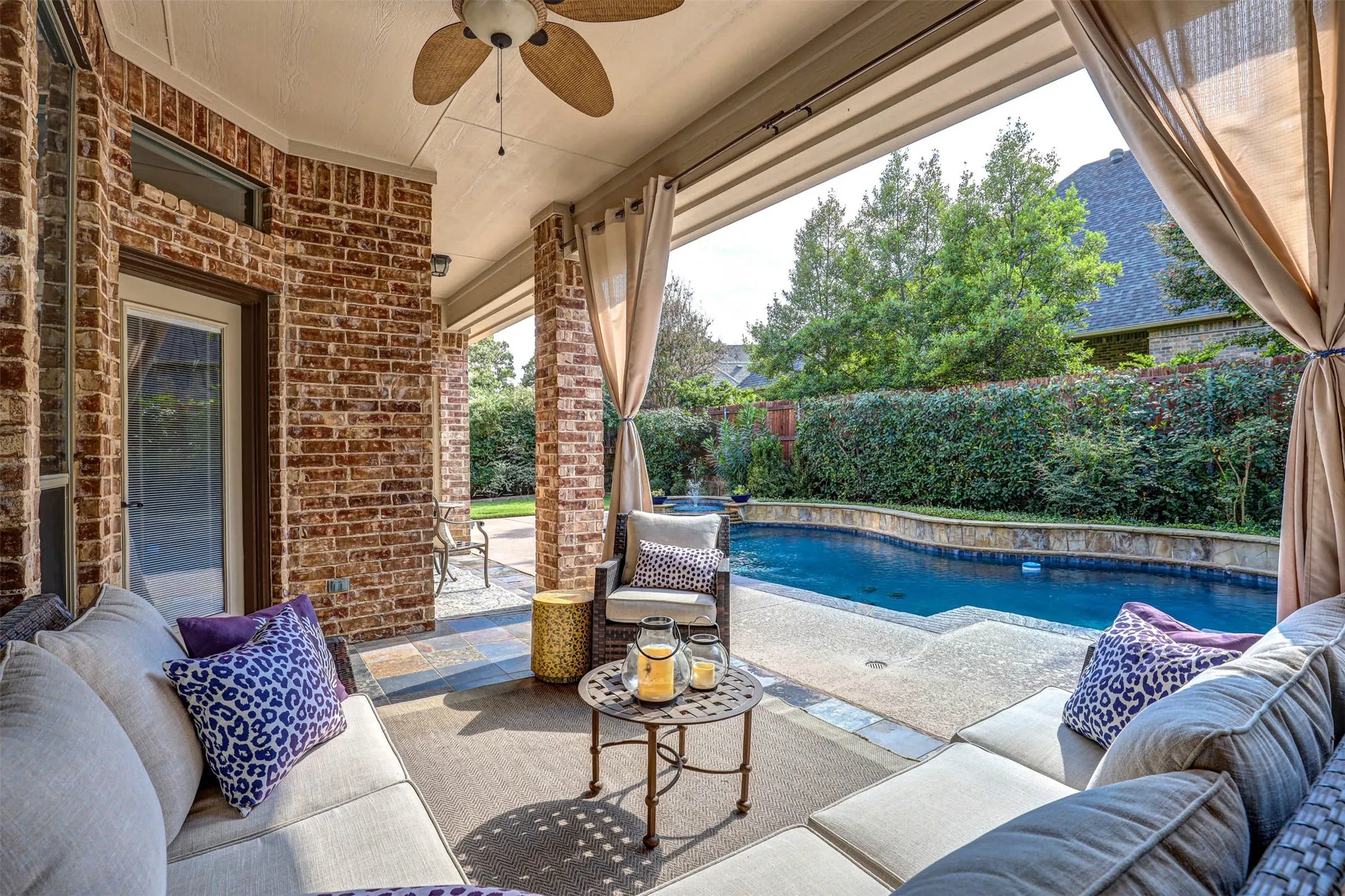 Single Family Residence For Sale in Tarrant County , 2141 Farrington Lane, Hurst, Texas 76054, 5 Bedroom, 4 Bathroom, 3 Garage spaces, 3,654 Sqft, built in 2004, mls#21363774, Real Estate Agent in Hurst, Homes For Sale in Tarrant county, Homes For Sale in Hurst, Realtor in Hurst Texas, Real Estate Brokerage Independent Realty Texas, Luminita Cordes Realtor