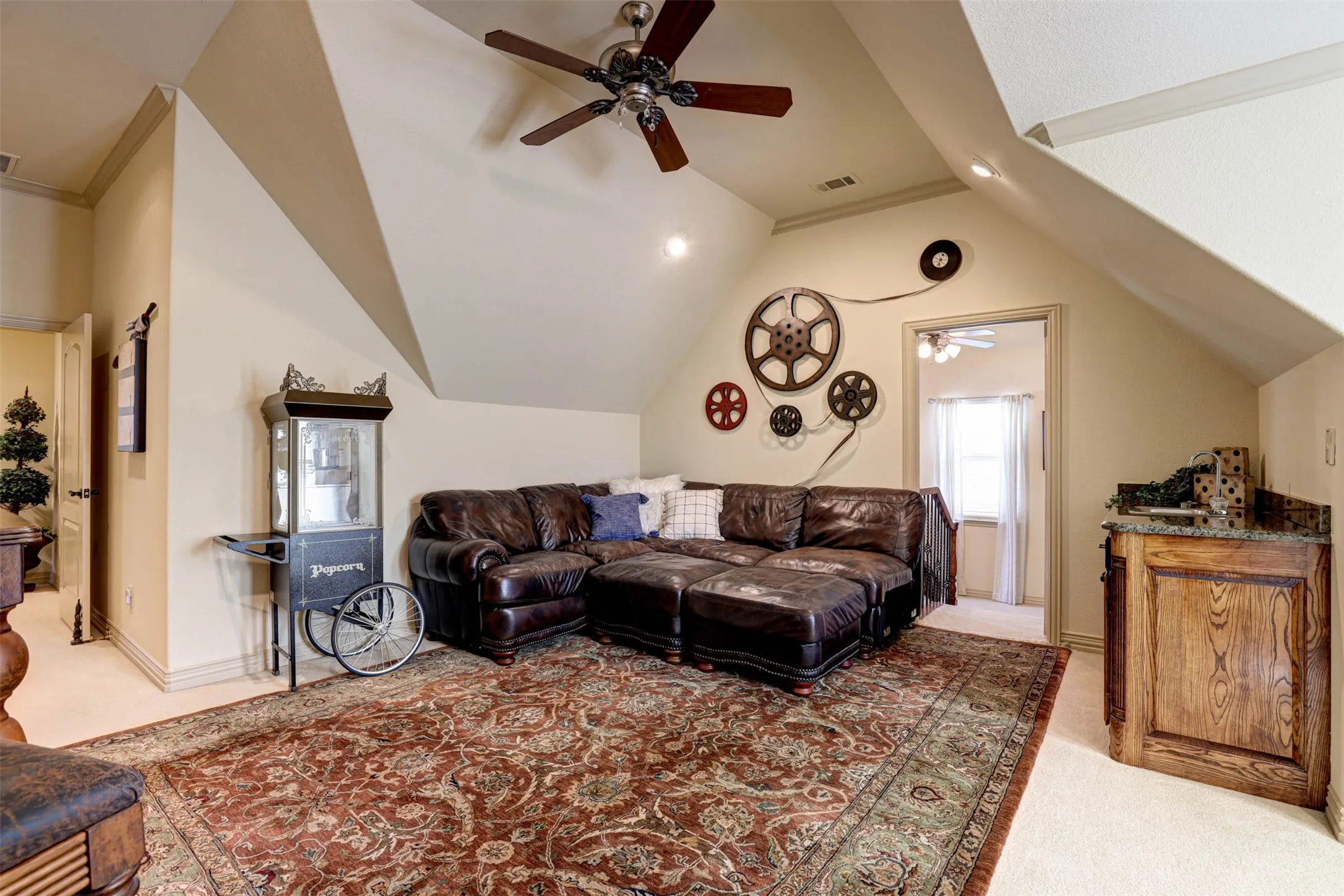Single Family Residence For Sale in Tarrant County , 2141 Farrington Lane, Hurst, Texas 76054, 5 Bedroom, 4 Bathroom, 3 Garage spaces, 3,654 Sqft, built in 2004, mls#21363774, Real Estate Agent in Hurst, Homes For Sale in Tarrant county, Homes For Sale in Hurst, Realtor in Hurst Texas, Real Estate Brokerage Independent Realty Texas, Luminita Cordes Realtor