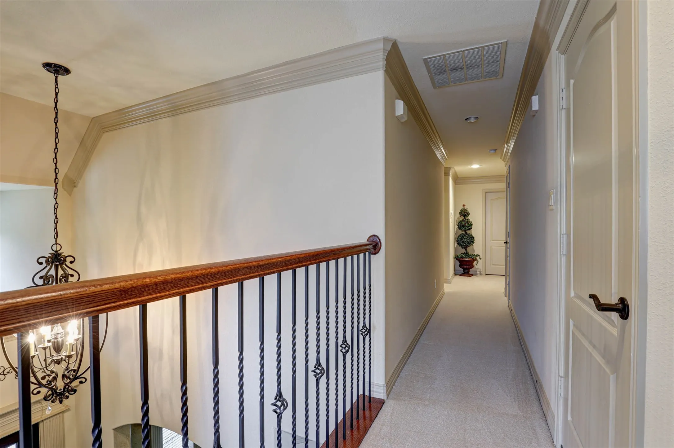 Single Family Residence For Sale in Tarrant County , 2141 Farrington Lane, Hurst, Texas 76054, 5 Bedroom, 4 Bathroom, 3 Garage spaces, 3,654 Sqft, built in 2004, mls#21363774, Real Estate Agent in Hurst, Homes For Sale in Tarrant county, Homes For Sale in Hurst, Realtor in Hurst Texas, Real Estate Brokerage Independent Realty Texas, Luminita Cordes Realtor