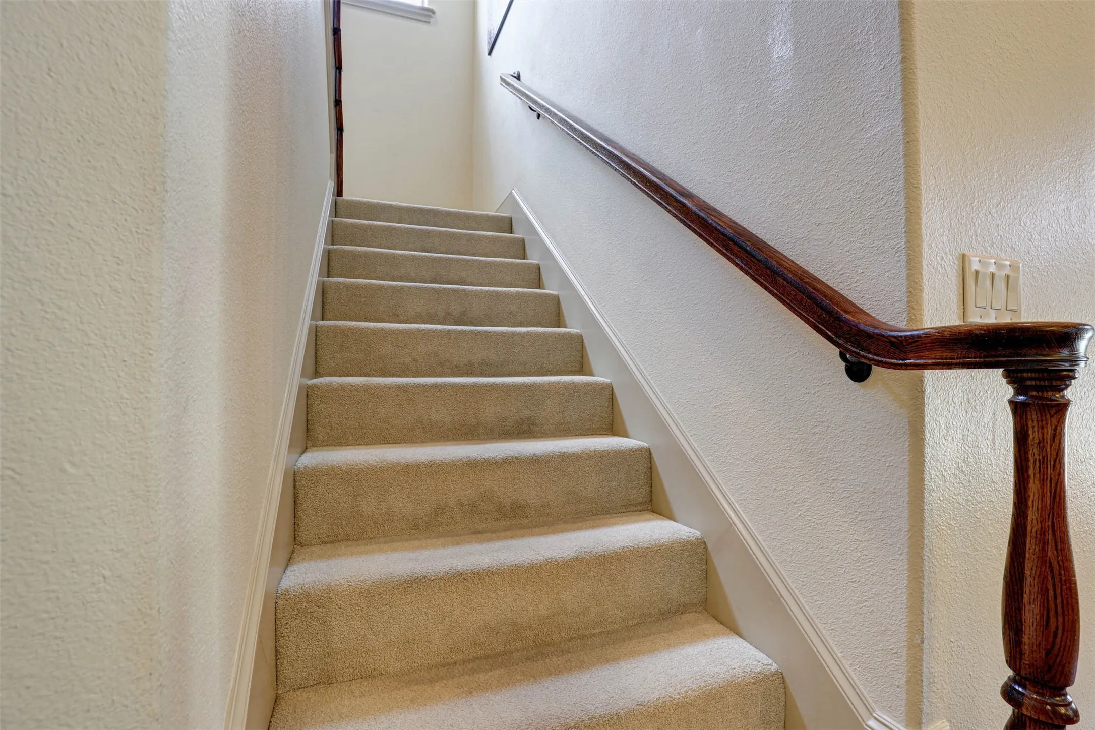 Single Family Residence For Sale in Tarrant County , 2141 Farrington Lane, Hurst, Texas 76054, 5 Bedroom, 4 Bathroom, 3 Garage spaces, 3,654 Sqft, built in 2004, mls#21363774, Real Estate Agent in Hurst, Homes For Sale in Tarrant county, Homes For Sale in Hurst, Realtor in Hurst Texas, Real Estate Brokerage Independent Realty Texas, Luminita Cordes Realtor