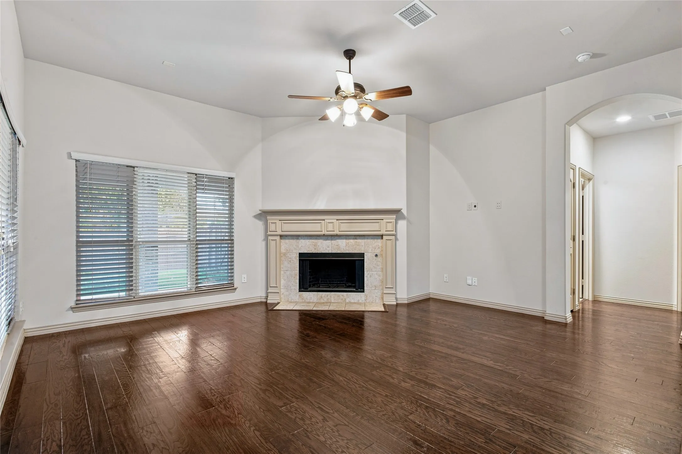 Single Family Residence For Rent in Collin County , 917 Cougar Drive, Allen, Texas 75013, 4 Bedroom, 2 Bathroom, 2 Garage spaces, 1,878 Sqft, built in 2012, mls#21375784, Real Estate Agent in Allen, Homes For Rent in Collin county, Homes For Rent in Allen, Realtor in Allen Texas, Real Estate Brokerage Independent Realty Texas, Luminita Cordes Realtor