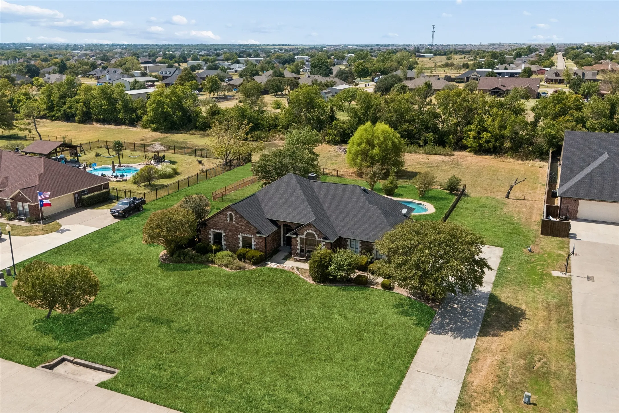 Single Family Residence For Sale in Kaufman County , 10377 W Dublin Drive, Forney, Texas 75126, 3 Bedroom, 4 Bathroom, 2 Garage spaces, 2,266 Sqft, built in 1999, mls#21373485, Real Estate Agent in Forney, Homes For Sale in Kaufman county, Homes For Sale in Forney, Realtor in Forney Texas, Real Estate Brokerage Independent Realty Texas, Luminita Cordes Realtor