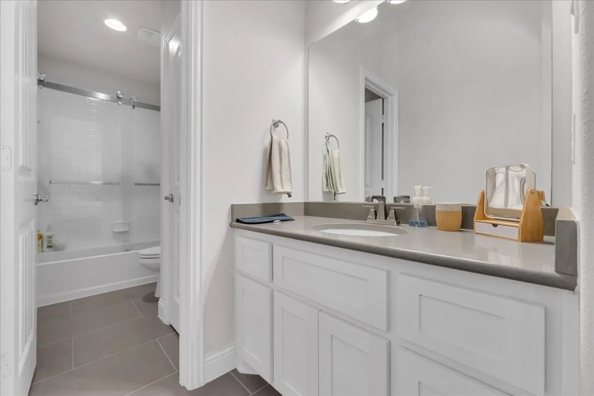 Single Family Residence For Sale in Denton County , 1229 Ardglass Trail, Corinth, Texas 76210, 5 Bedroom, 4 Bathroom, 2 Garage spaces, 3,976 Sqft, built in 2015, mls#21364997, Real Estate Agent in Corinth, Homes For Sale in Denton county, Homes For Sale in Corinth, Realtor in Corinth Texas, Real Estate Brokerage Independent Realty Texas, Luminita Cordes Realtor