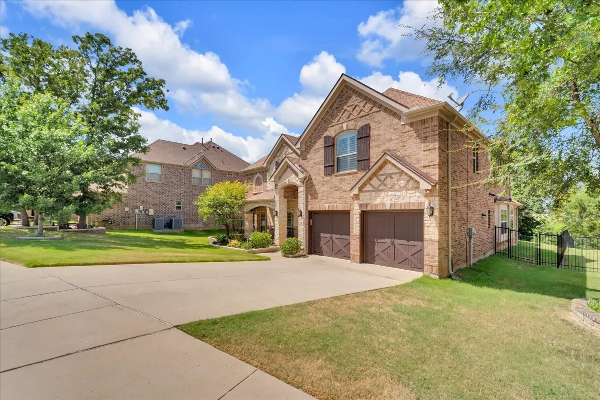 Single Family Residence For Sale in Denton County , 1229 Ardglass Trail, Corinth, Texas 76210, 5 Bedroom, 4 Bathroom, 2 Garage spaces, 3,976 Sqft, built in 2015, mls#21364997, Real Estate Agent in Corinth, Homes For Sale in Denton county, Homes For Sale in Corinth, Realtor in Corinth Texas, Real Estate Brokerage Independent Realty Texas, Luminita Cordes Realtor