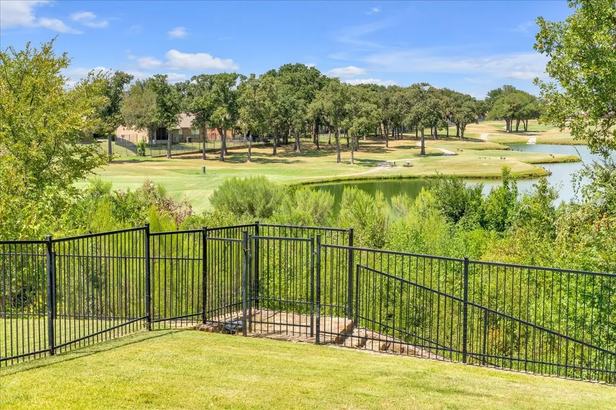 Single Family Residence For Sale in Denton County , 1229 Ardglass Trail, Corinth, Texas 76210, 5 Bedroom, 4 Bathroom, 2 Garage spaces, 3,976 Sqft, built in 2015, mls#21364997, Real Estate Agent in Corinth, Homes For Sale in Denton county, Homes For Sale in Corinth, Realtor in Corinth Texas, Real Estate Brokerage Independent Realty Texas, Luminita Cordes Realtor