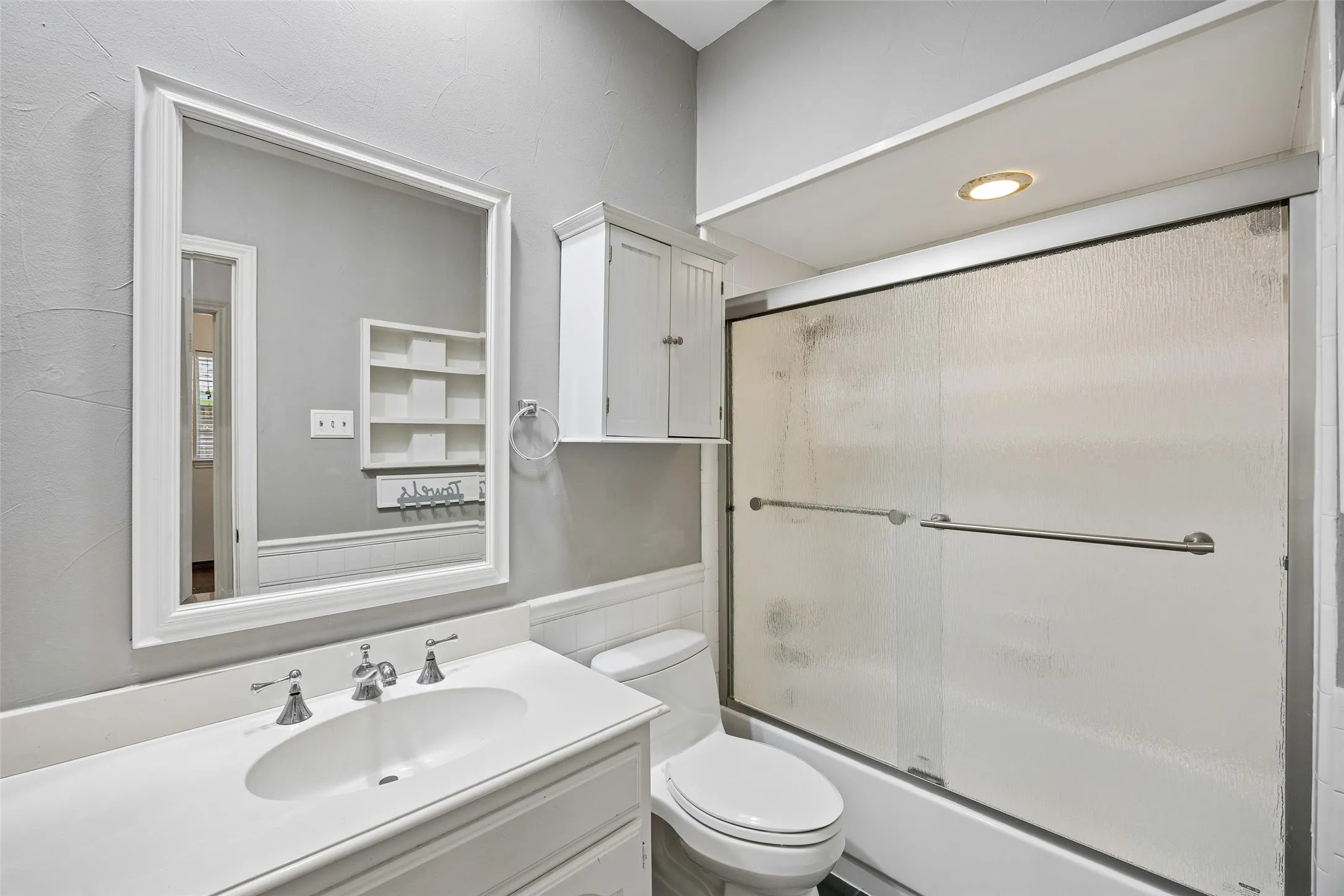 Single Family Residence For Sale in Dallas County , 5905 Indian Hills Drive, Garland, Texas 75044, 4 Bedroom, 3 Bathroom, 2 Garage spaces, 2,272 Sqft, built in 1986, mls#21373510, Real Estate Agent in Garland, Homes For Sale in Dallas county, Homes For Sale in Garland, Realtor in Garland Texas, Real Estate Brokerage Independent Realty Texas, Luminita Cordes Realtor