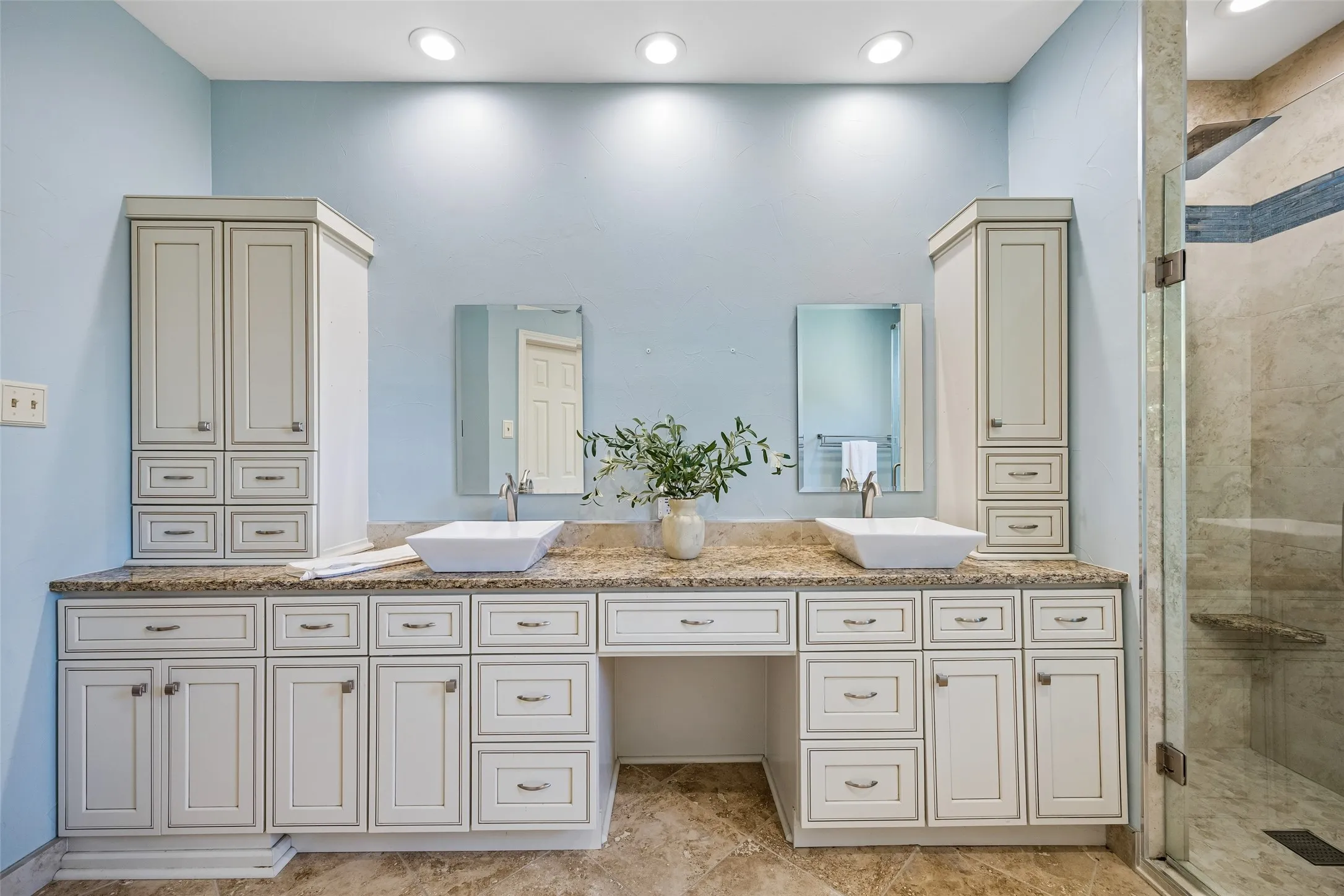 Single Family Residence For Sale in Dallas County , 5905 Indian Hills Drive, Garland, Texas 75044, 4 Bedroom, 3 Bathroom, 2 Garage spaces, 2,272 Sqft, built in 1986, mls#21373510, Real Estate Agent in Garland, Homes For Sale in Dallas county, Homes For Sale in Garland, Realtor in Garland Texas, Real Estate Brokerage Independent Realty Texas, Luminita Cordes Realtor