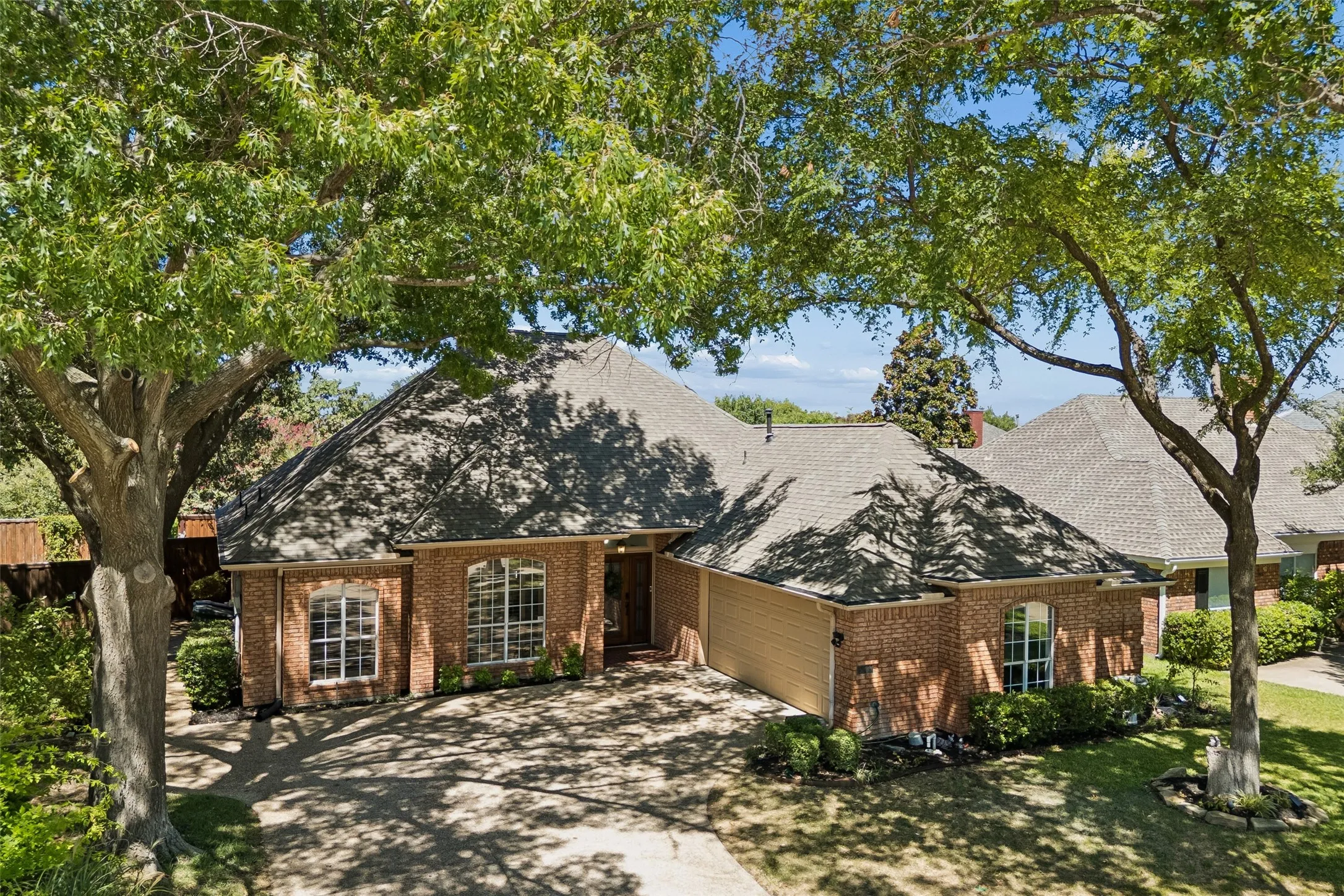 Single Family Residence For Sale in Dallas County , 5905 Indian Hills Drive, Garland, Texas 75044, 4 Bedroom, 3 Bathroom, 2 Garage spaces, 2,272 Sqft, built in 1986, mls#21373510, Real Estate Agent in Garland, Homes For Sale in Dallas county, Homes For Sale in Garland, Realtor in Garland Texas, Real Estate Brokerage Independent Realty Texas, Luminita Cordes Realtor