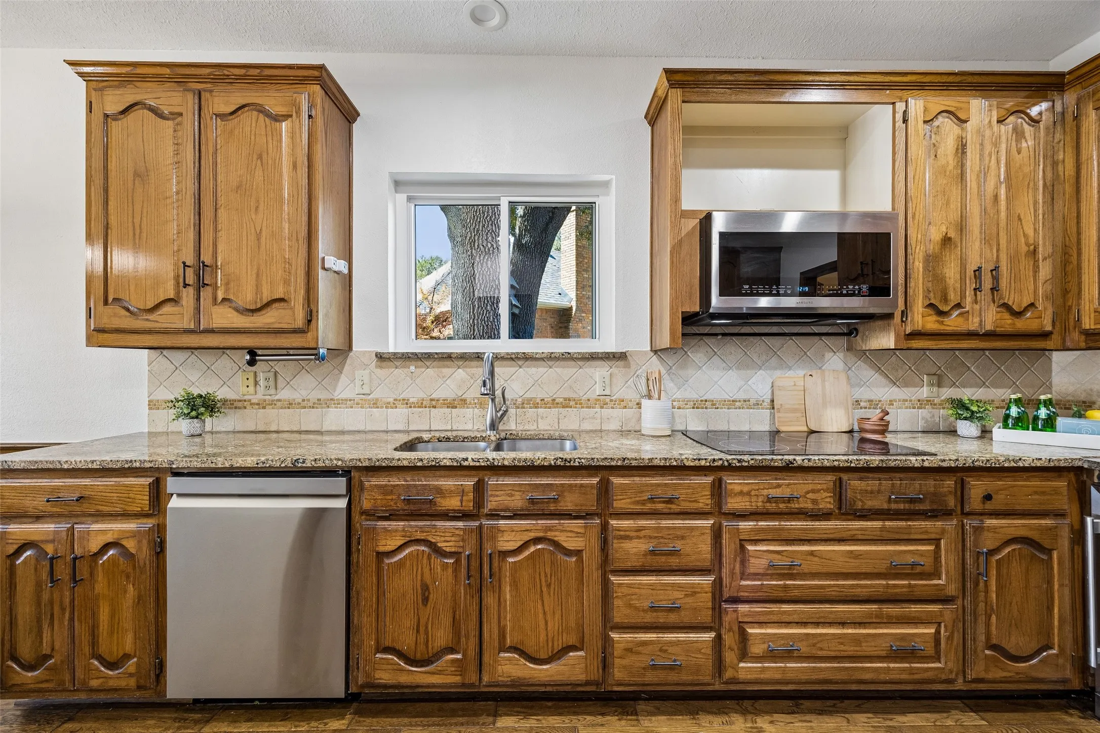 Single Family Residence For Sale in Dallas County , 5905 Indian Hills Drive, Garland, Texas 75044, 4 Bedroom, 3 Bathroom, 2 Garage spaces, 2,272 Sqft, built in 1986, mls#21373510, Real Estate Agent in Garland, Homes For Sale in Dallas county, Homes For Sale in Garland, Realtor in Garland Texas, Real Estate Brokerage Independent Realty Texas, Luminita Cordes Realtor