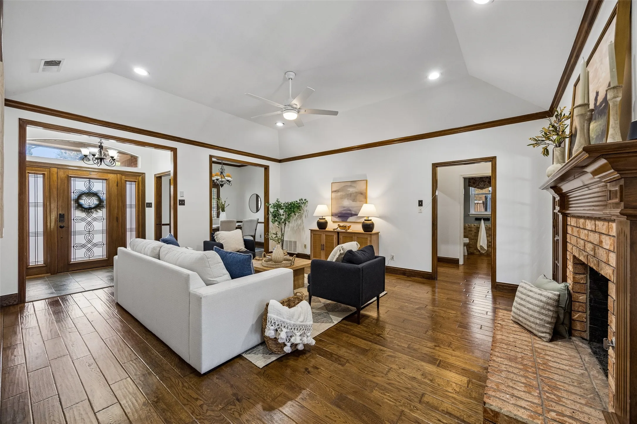 Single Family Residence For Sale in Dallas County , 5905 Indian Hills Drive, Garland, Texas 75044, 4 Bedroom, 3 Bathroom, 2 Garage spaces, 2,272 Sqft, built in 1986, mls#21373510, Real Estate Agent in Garland, Homes For Sale in Dallas county, Homes For Sale in Garland, Realtor in Garland Texas, Real Estate Brokerage Independent Realty Texas, Luminita Cordes Realtor