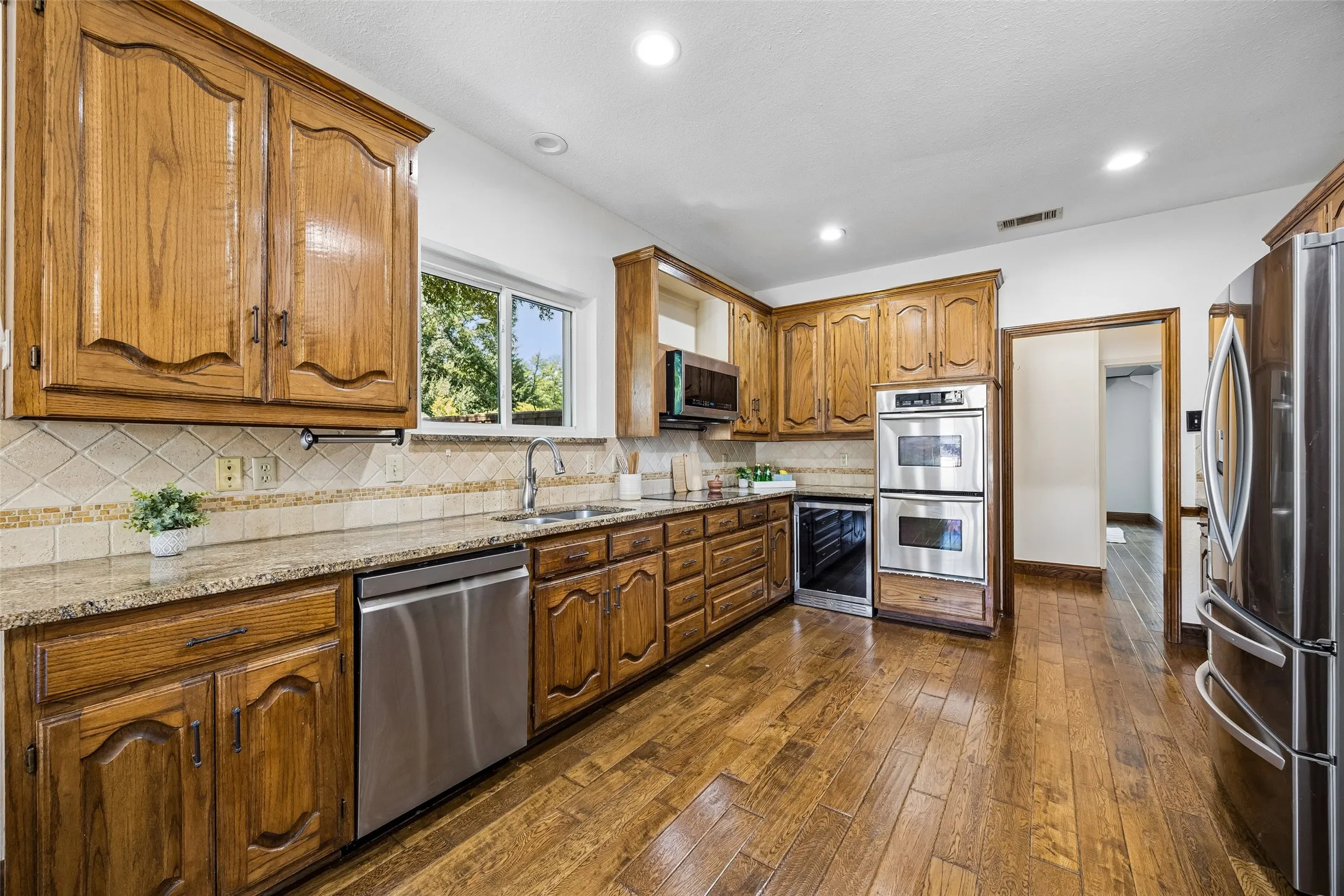 Single Family Residence For Sale in Dallas County , 5905 Indian Hills Drive, Garland, Texas 75044, 4 Bedroom, 3 Bathroom, 2 Garage spaces, 2,272 Sqft, built in 1986, mls#21373510, Real Estate Agent in Garland, Homes For Sale in Dallas county, Homes For Sale in Garland, Realtor in Garland Texas, Real Estate Brokerage Independent Realty Texas, Luminita Cordes Realtor