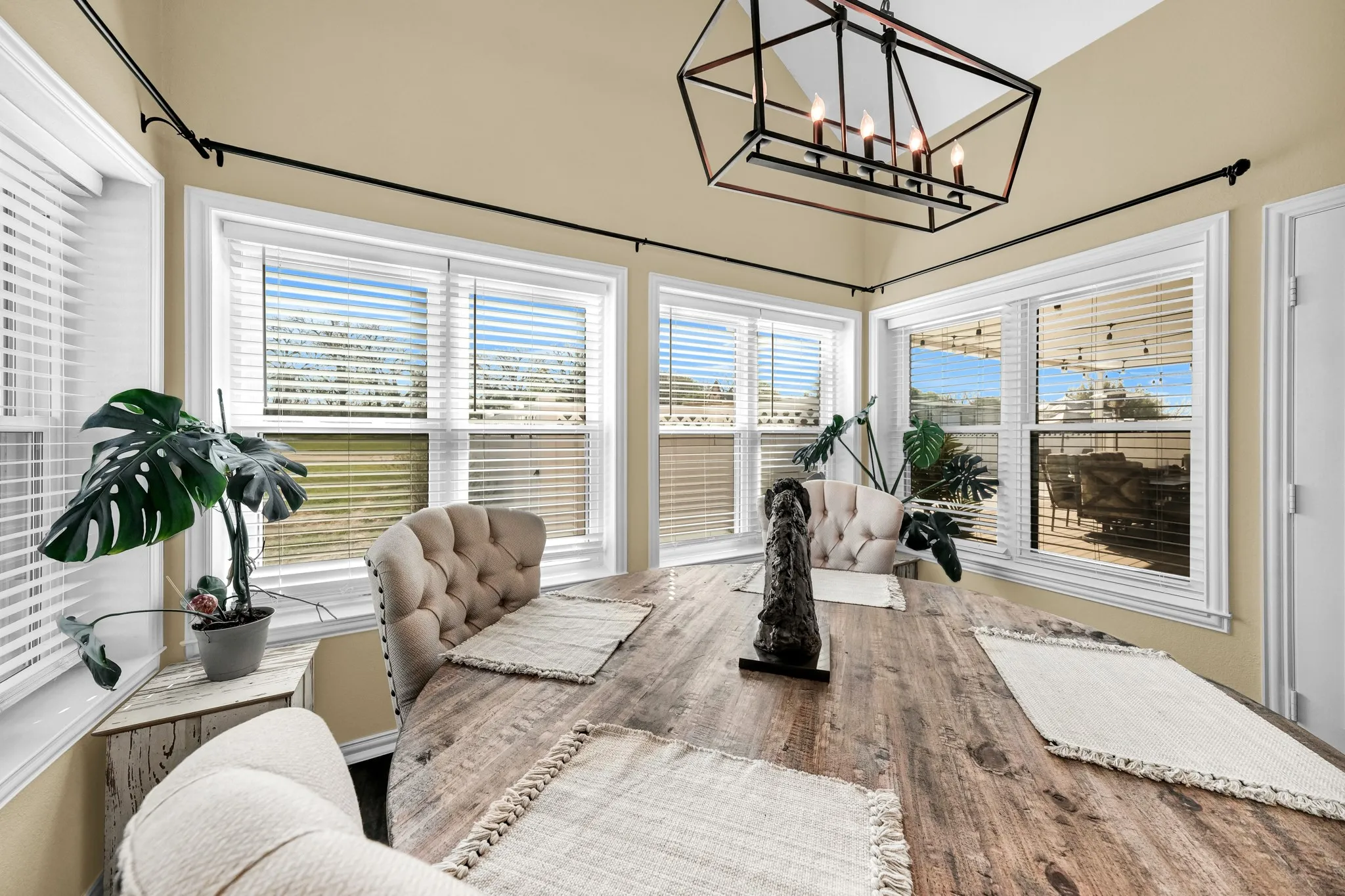 Single Family Residence For Rent in Parker County , 288 Mcvoid Road, Springtown, Texas 76082, 5 Bedroom, 4 Bathroom, 2 Garage spaces, 2,824 Sqft, built in 2000, mls#21367638, Real Estate Agent in Springtown, Homes For Rent in Parker county, Homes For Rent in Springtown, Realtor in Springtown Texas, Real Estate Brokerage Independent Realty Texas, Luminita Cordes Realtor