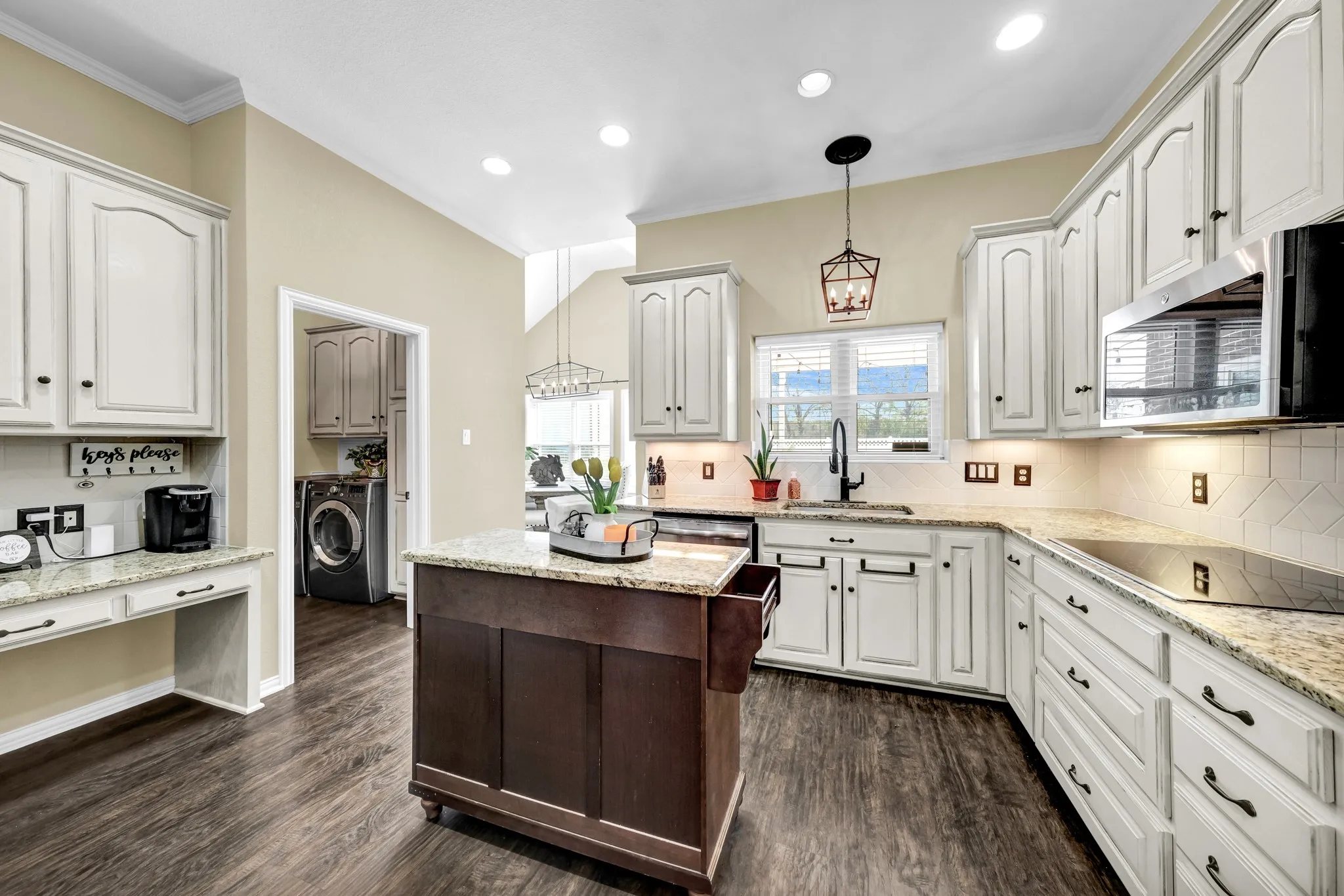Single Family Residence For Rent in Parker County , 288 Mcvoid Road, Springtown, Texas 76082, 5 Bedroom, 4 Bathroom, 2 Garage spaces, 2,824 Sqft, built in 2000, mls#21367638, Real Estate Agent in Springtown, Homes For Rent in Parker county, Homes For Rent in Springtown, Realtor in Springtown Texas, Real Estate Brokerage Independent Realty Texas, Luminita Cordes Realtor