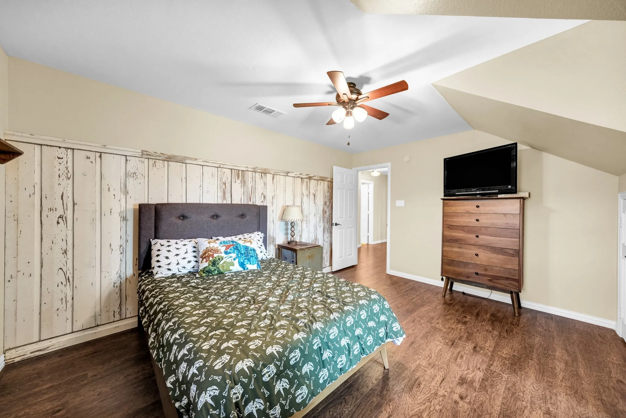 Single Family Residence For Rent in Parker County , 288 Mcvoid Road, Springtown, Texas 76082, 5 Bedroom, 4 Bathroom, 2 Garage spaces, 2,824 Sqft, built in 2000, mls#21367638, Real Estate Agent in Springtown, Homes For Rent in Parker county, Homes For Rent in Springtown, Realtor in Springtown Texas, Real Estate Brokerage Independent Realty Texas, Luminita Cordes Realtor