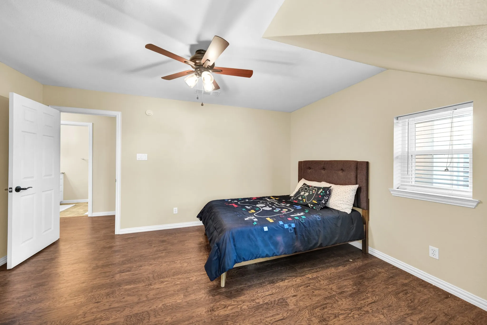 Single Family Residence For Rent in Parker County , 288 Mcvoid Road, Springtown, Texas 76082, 5 Bedroom, 4 Bathroom, 2 Garage spaces, 2,824 Sqft, built in 2000, mls#21367638, Real Estate Agent in Springtown, Homes For Rent in Parker county, Homes For Rent in Springtown, Realtor in Springtown Texas, Real Estate Brokerage Independent Realty Texas, Luminita Cordes Realtor