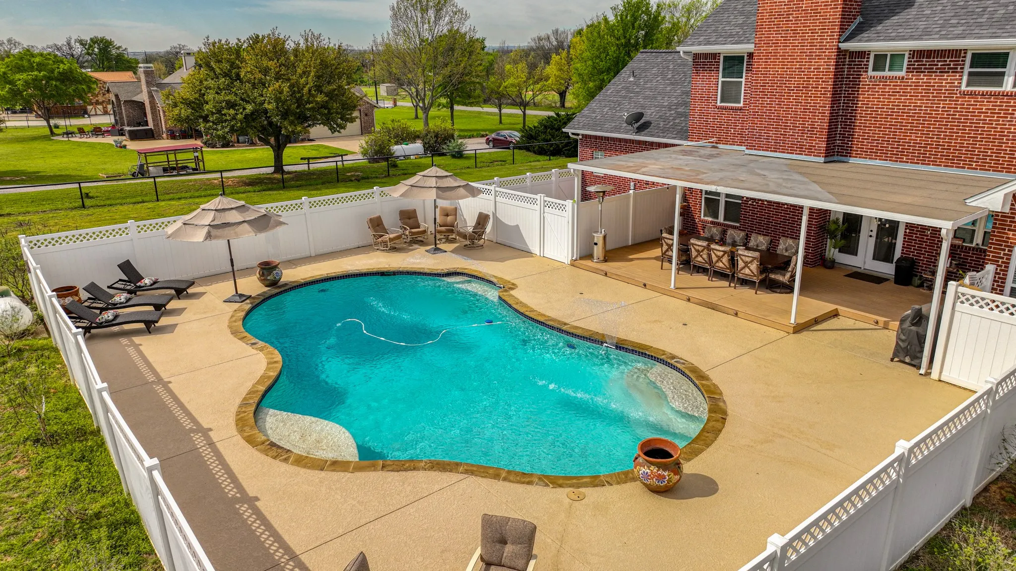 Single Family Residence For Rent in Parker County , 288 Mcvoid Road, Springtown, Texas 76082, 5 Bedroom, 4 Bathroom, 2 Garage spaces, 2,824 Sqft, built in 2000, mls#21367638, Real Estate Agent in Springtown, Homes For Rent in Parker county, Homes For Rent in Springtown, Realtor in Springtown Texas, Real Estate Brokerage Independent Realty Texas, Luminita Cordes Realtor