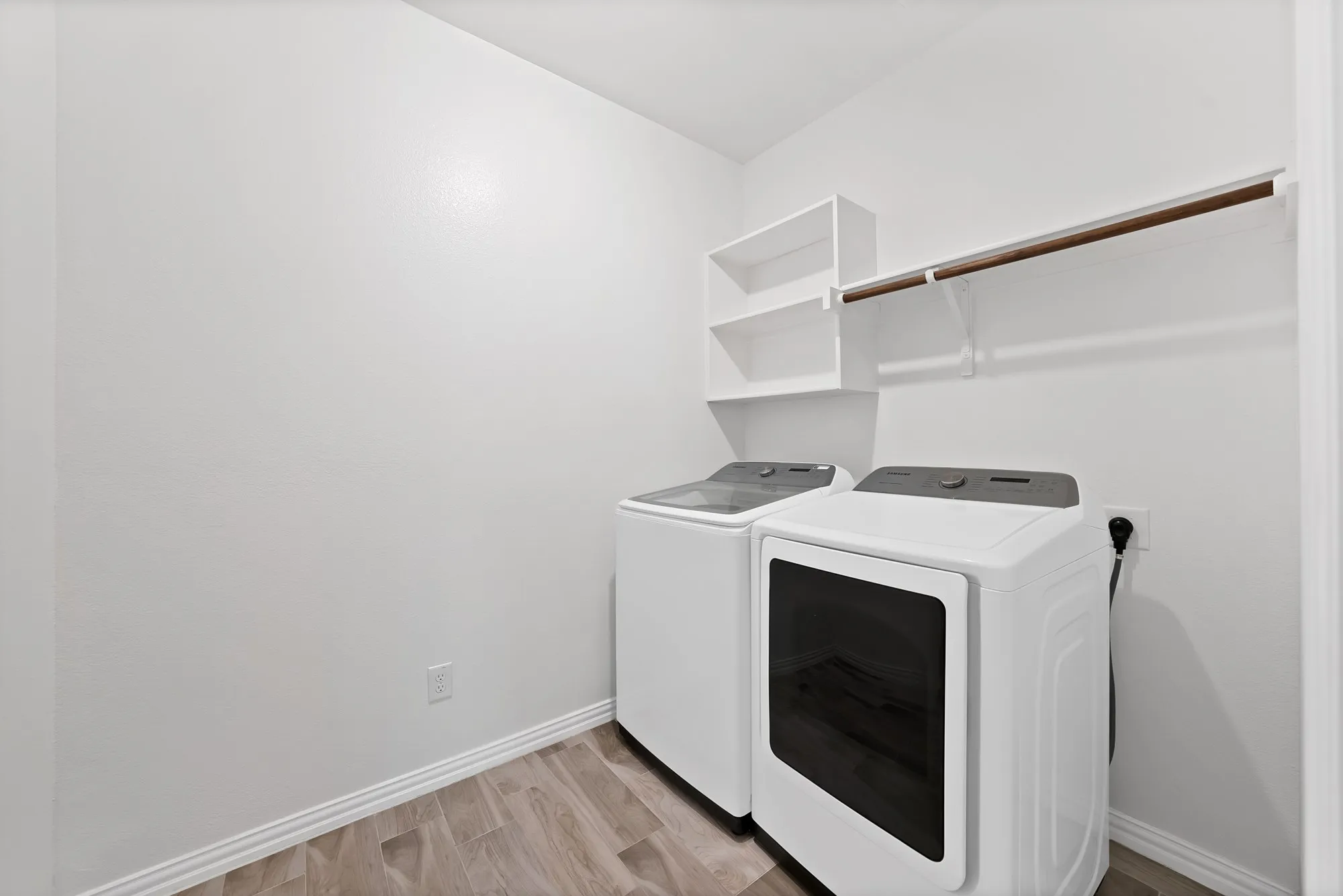 Single Family Residence For Rent in Dallas County , 1622 Hope Lane, Garland, Texas 75040, 4 Bedroom, 4 Bathroom, 2 Garage spaces, 3,549 Sqft, built in 2020, mls#21375674, Real Estate Agent in Garland, Homes For Rent in Dallas county, Homes For Rent in Garland, Realtor in Garland Texas, Real Estate Brokerage Independent Realty Texas, Luminita Cordes Realtor