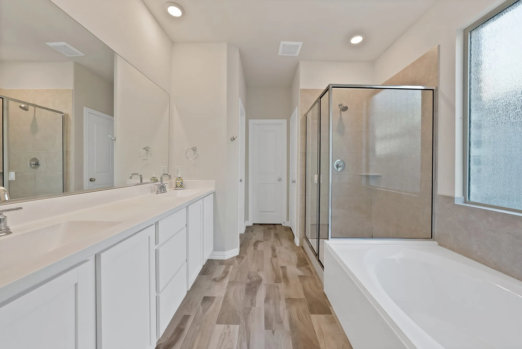 Single Family Residence For Rent in Dallas County , 1622 Hope Lane, Garland, Texas 75040, 4 Bedroom, 4 Bathroom, 2 Garage spaces, 3,549 Sqft, built in 2020, mls#21375674, Real Estate Agent in Garland, Homes For Rent in Dallas county, Homes For Rent in Garland, Realtor in Garland Texas, Real Estate Brokerage Independent Realty Texas, Luminita Cordes Realtor