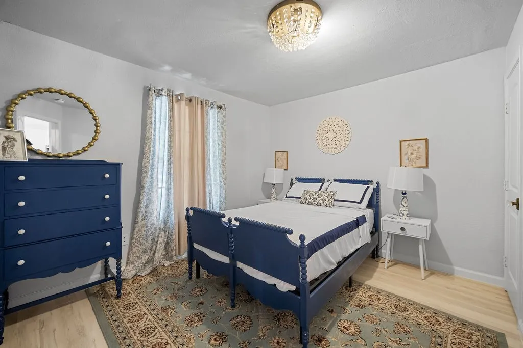Single Family Residence For Sale in Collin County , 1002 New Street, Mc Kinney, Texas 75069, 4 Bedroom, 3 Bathroom, 2 Garage spaces, 1,703 Sqft, built in 1953, mls#21371313, Real Estate Agent in Mc Kinney, Homes For Sale in Collin county, Homes For Sale in Mc Kinney, Realtor in Mc Kinney Texas, Real Estate Brokerage Independent Realty Texas, Luminita Cordes Realtor
