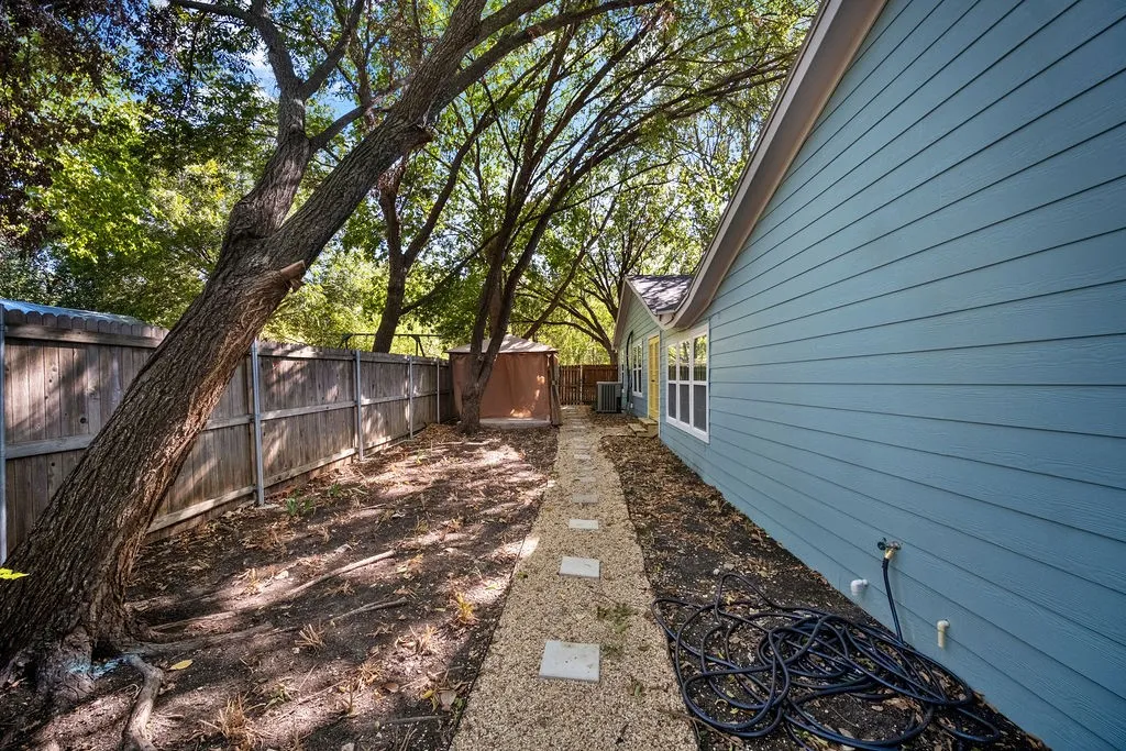 Single Family Residence For Sale in Collin County , 1002 New Street, Mc Kinney, Texas 75069, 4 Bedroom, 3 Bathroom, 2 Garage spaces, 1,703 Sqft, built in 1953, mls#21371313, Real Estate Agent in Mc Kinney, Homes For Sale in Collin county, Homes For Sale in Mc Kinney, Realtor in Mc Kinney Texas, Real Estate Brokerage Independent Realty Texas, Luminita Cordes Realtor