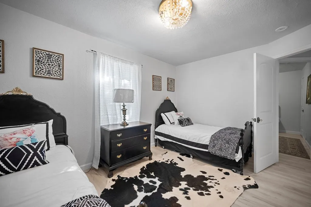 Single Family Residence For Sale in Collin County , 1002 New Street, Mc Kinney, Texas 75069, 4 Bedroom, 3 Bathroom, 2 Garage spaces, 1,703 Sqft, built in 1953, mls#21371313, Real Estate Agent in Mc Kinney, Homes For Sale in Collin county, Homes For Sale in Mc Kinney, Realtor in Mc Kinney Texas, Real Estate Brokerage Independent Realty Texas, Luminita Cordes Realtor