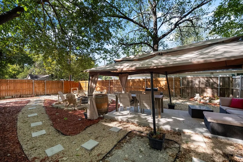 Single Family Residence For Sale in Collin County , 1002 New Street, Mc Kinney, Texas 75069, 4 Bedroom, 3 Bathroom, 2 Garage spaces, 1,703 Sqft, built in 1953, mls#21371313, Real Estate Agent in Mc Kinney, Homes For Sale in Collin county, Homes For Sale in Mc Kinney, Realtor in Mc Kinney Texas, Real Estate Brokerage Independent Realty Texas, Luminita Cordes Realtor