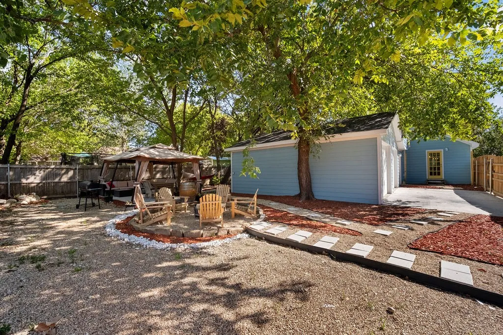 Single Family Residence For Sale in Collin County , 1002 New Street, Mc Kinney, Texas 75069, 4 Bedroom, 3 Bathroom, 2 Garage spaces, 1,703 Sqft, built in 1953, mls#21371313, Real Estate Agent in Mc Kinney, Homes For Sale in Collin county, Homes For Sale in Mc Kinney, Realtor in Mc Kinney Texas, Real Estate Brokerage Independent Realty Texas, Luminita Cordes Realtor