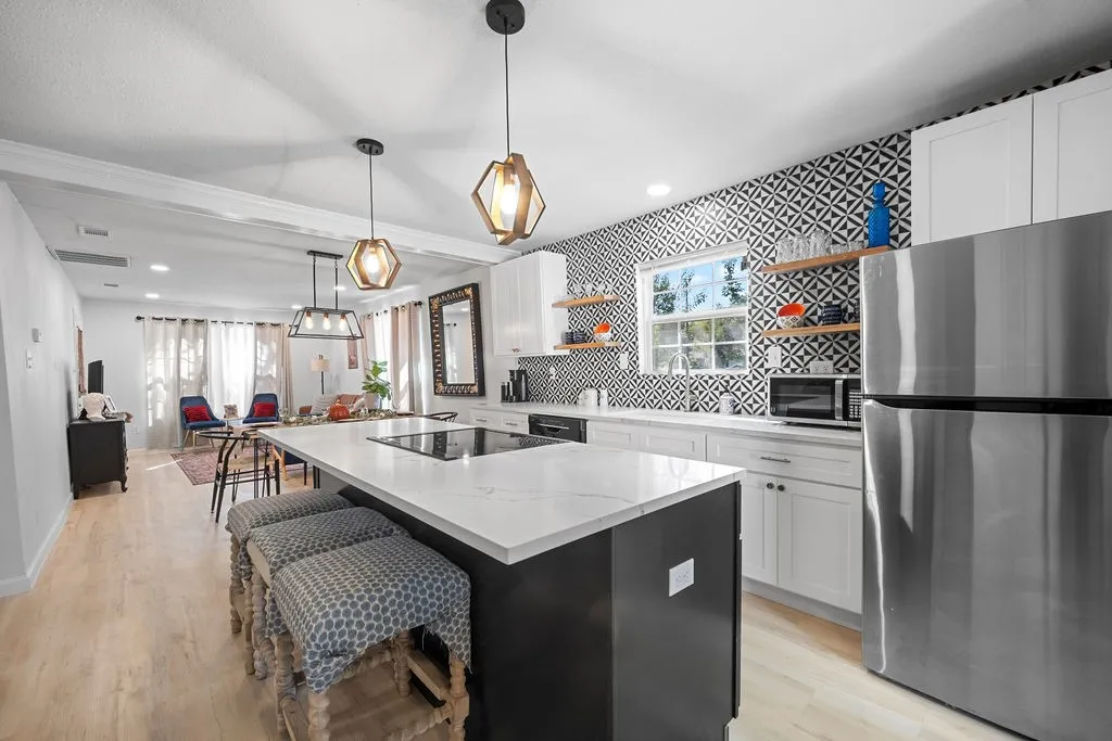 Single Family Residence For Sale in Collin County , 1002 New Street, Mc Kinney, Texas 75069, 4 Bedroom, 3 Bathroom, 2 Garage spaces, 1,703 Sqft, built in 1953, mls#21371313, Real Estate Agent in Mc Kinney, Homes For Sale in Collin county, Homes For Sale in Mc Kinney, Realtor in Mc Kinney Texas, Real Estate Brokerage Independent Realty Texas, Luminita Cordes Realtor